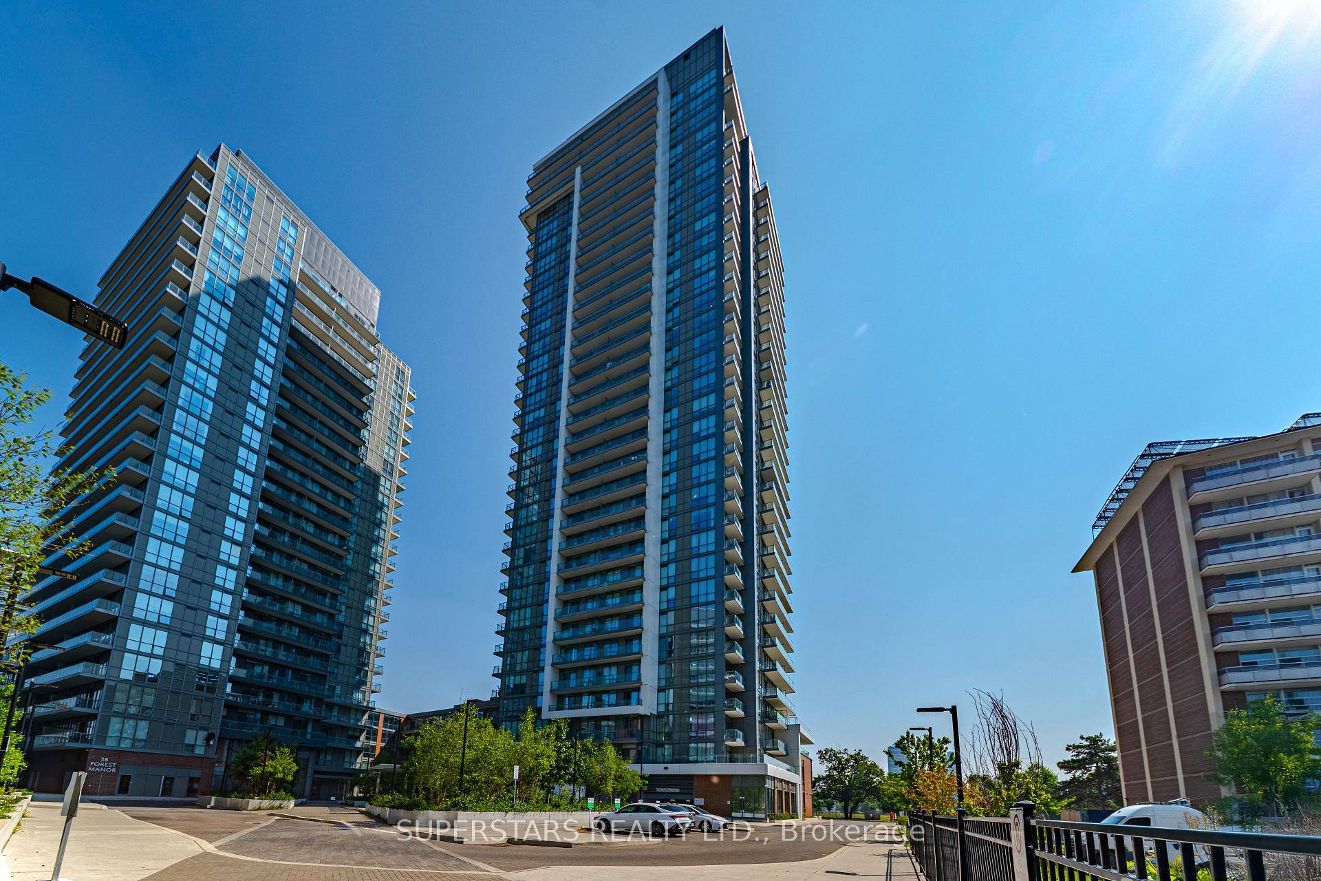 Welcome To This Sun filled 1 1 Bedroom Condo, Just 4 Years New.