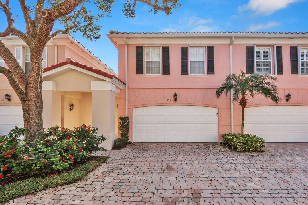 This beautifully maintained DiVosta built townhome in Tequesta Oaks offers 3 bedrooms, 2.