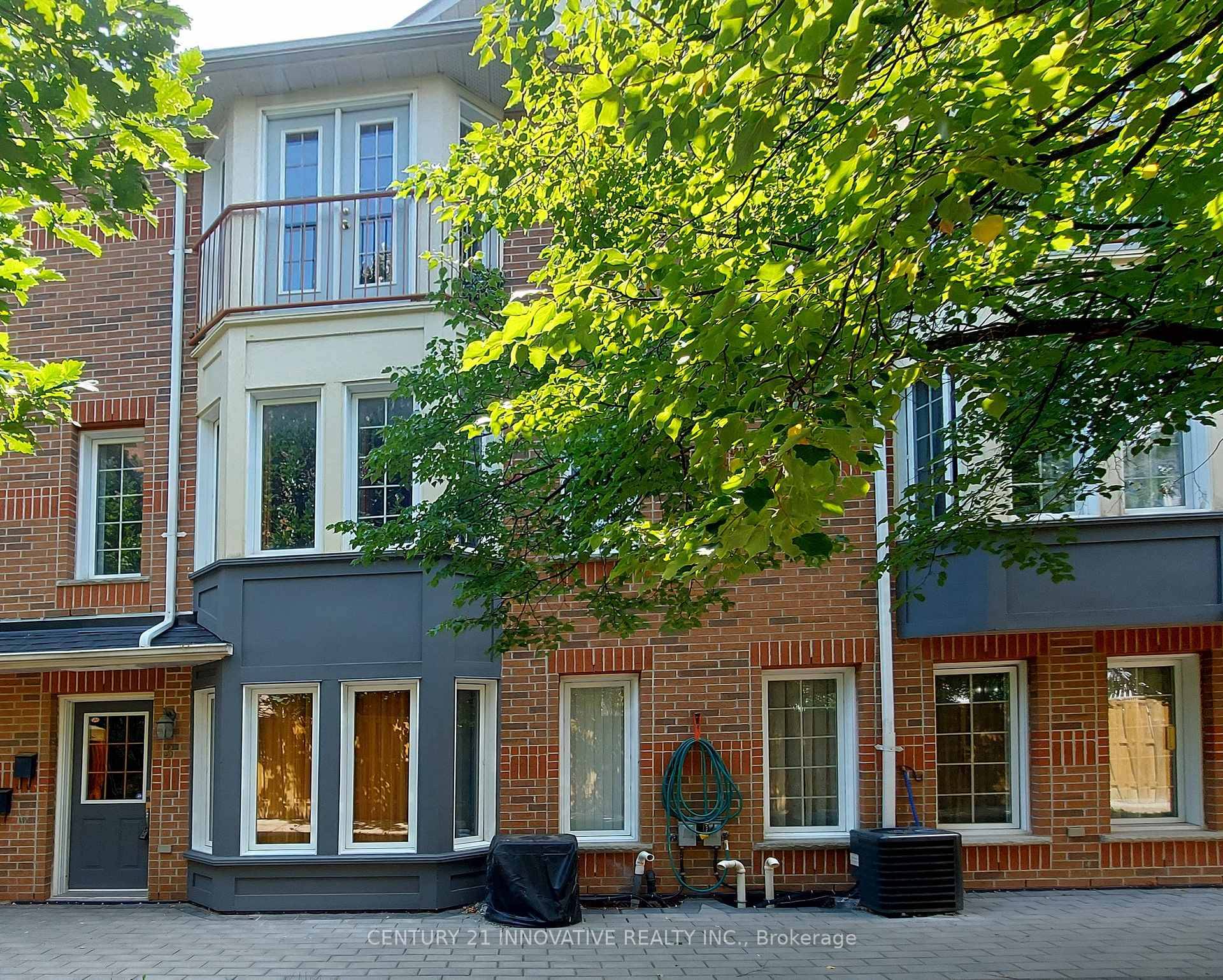Welcome to Emerald Gate Sought after Crestwood Springfarm Yorkhill in York.