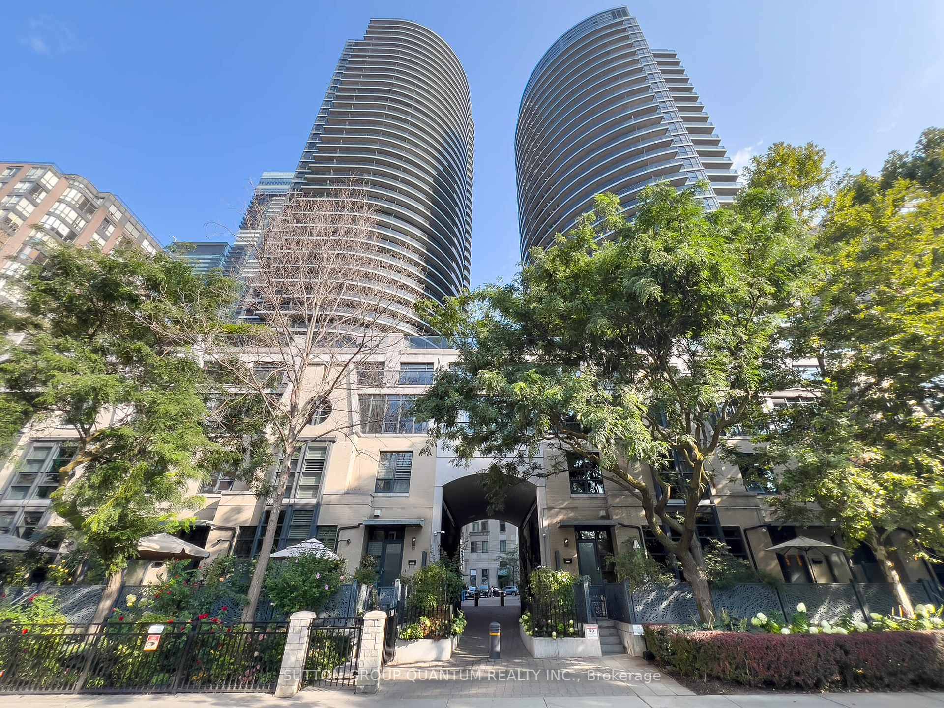 Welcome To The Met Condominiums.