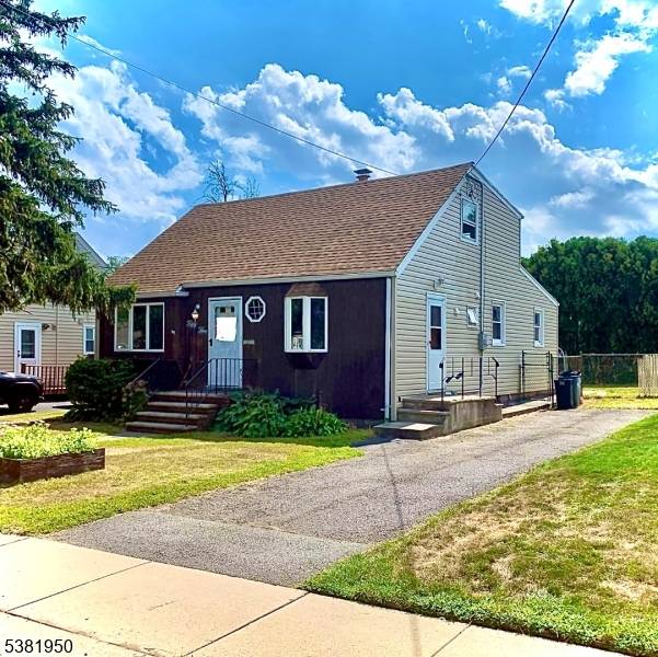 IDEAL LOCATION, THE DESIRABLE MAPLE VALLEY NEIGHBORHOOD.