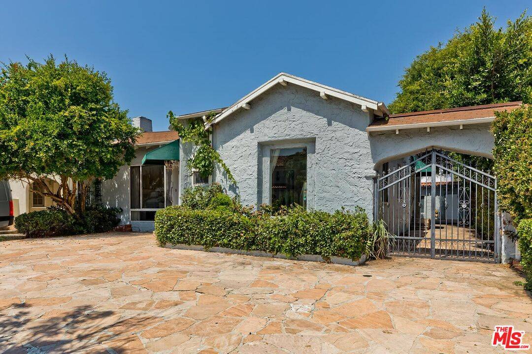 217  S Le Doux Rd 4BR Beverly Grove La