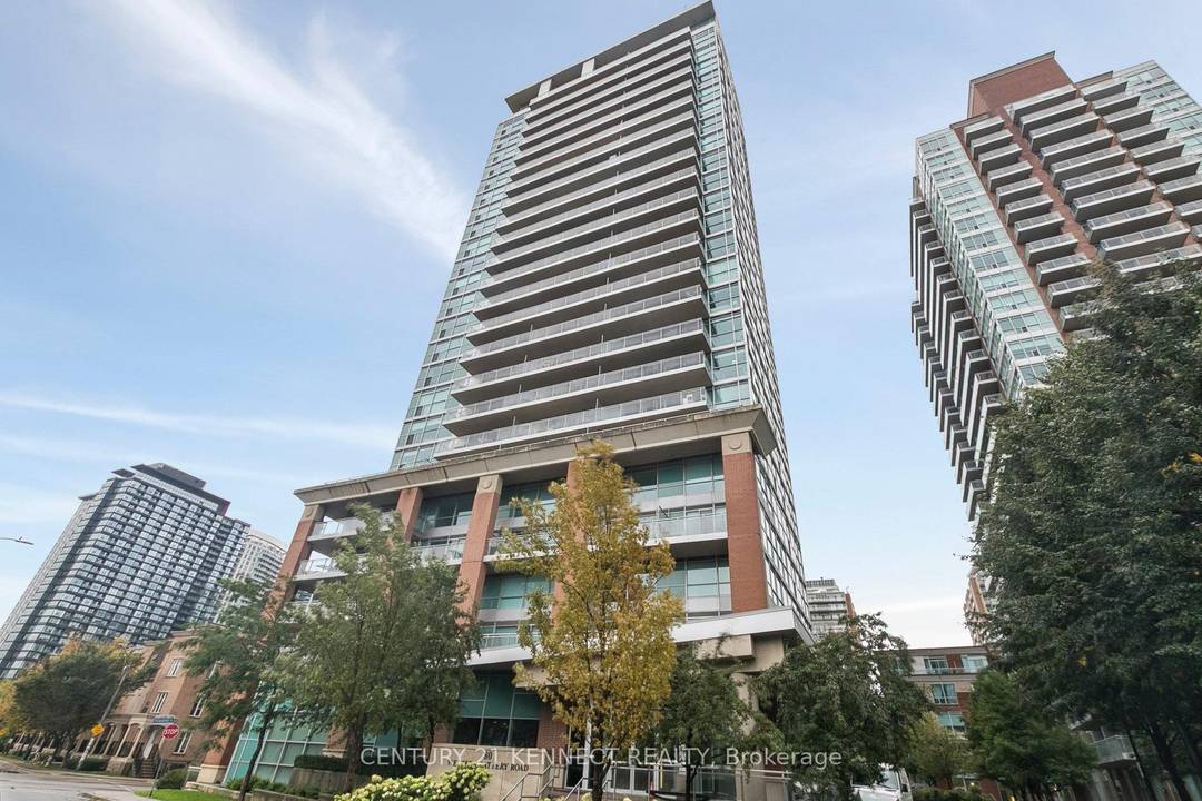 Experience modern living in this fully renovated 1 bedroom suite with spectacular amenities in the heart of Liberty Village !