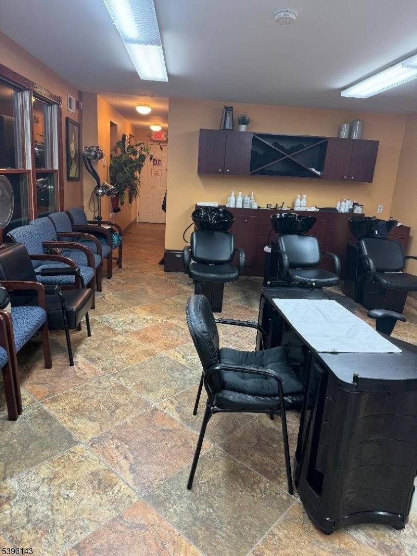 Excellent location to make a great business opportunity, any type of business, currently being used as beauty salon, nail salon all in one, all appliances included.