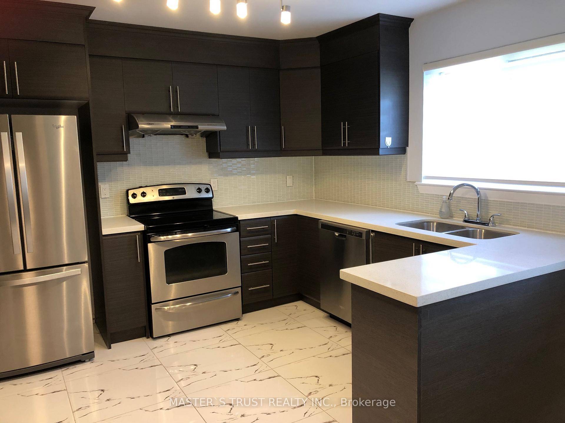 Amazing Location 3 Bedroom, 3 Washroom Townhouse.
