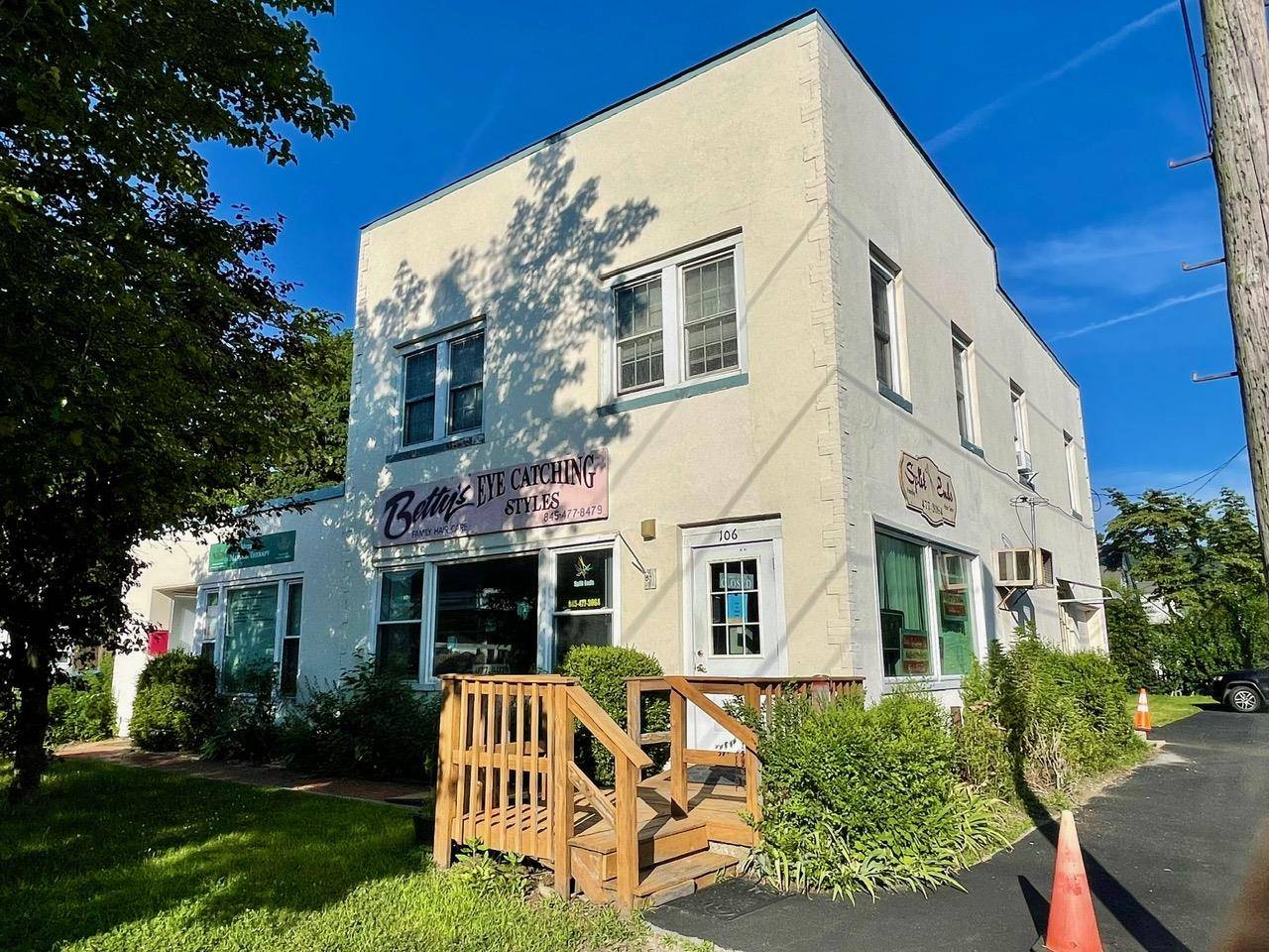Calling all investors ! This turnkey well maintained 5 unit 2 commercial, 3 residential mixed use building 4, 400 SF sits in the heart of vibrant downtown Greenwood Lake.