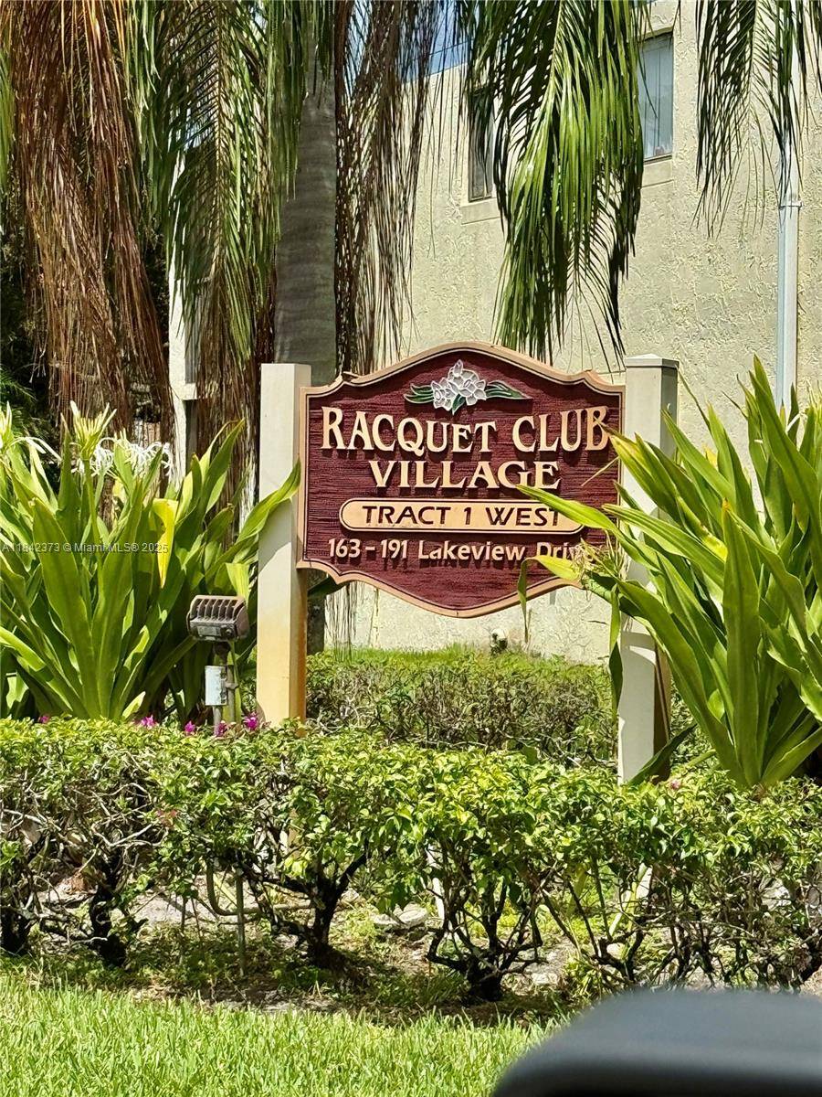 Resort style living in the heart of Weston !