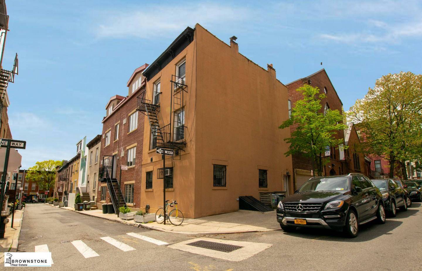 2 Dennett Place offers the truly unique opportunity to own a charming townhouse with a two car garage on a quiet, tree lined block in the heart of Carroll Gardens.