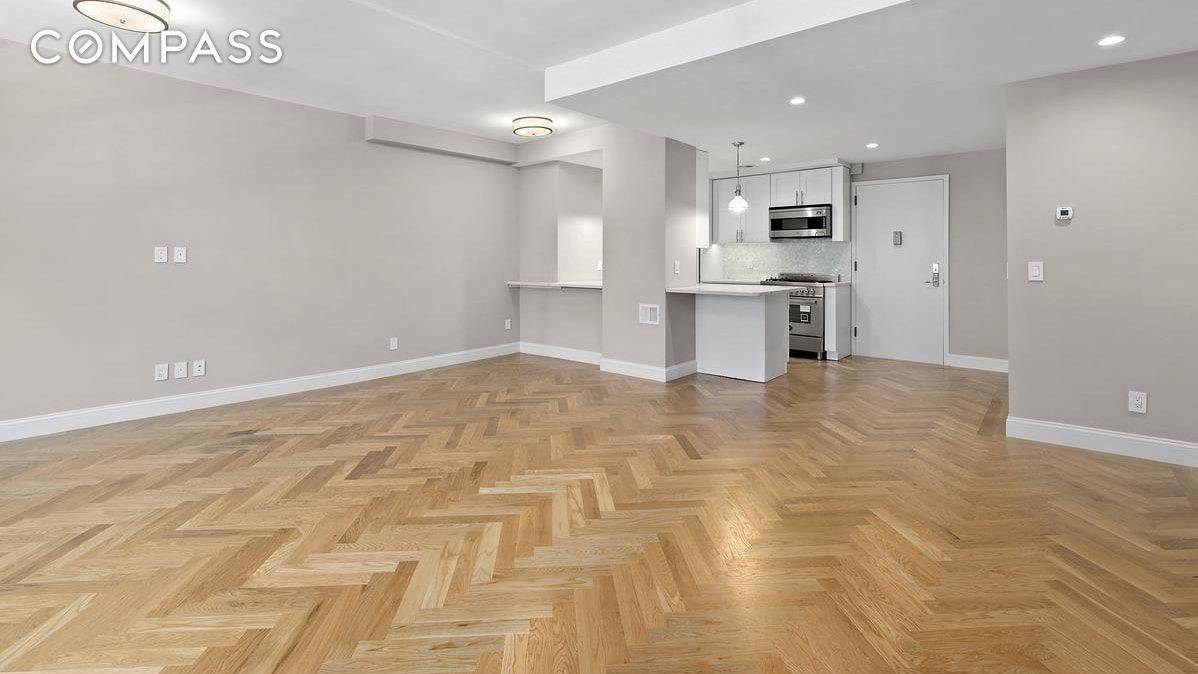 Spacious newly renovated 4BR 4BA in gorgeous classic Upper East Side Building Apartment Features Washer dryer in unit Herringbone Floors Queen King Sized sized bedrooms Open Living Room with Dining ...