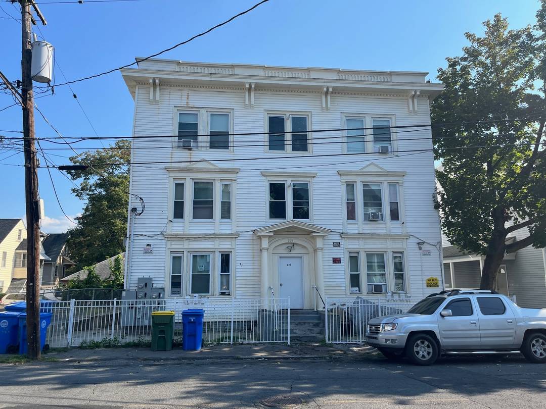 Prime 6 Family Investment Property 227 Hillside Ave, Waterbury, CT A fantastic opportunity for investors !
