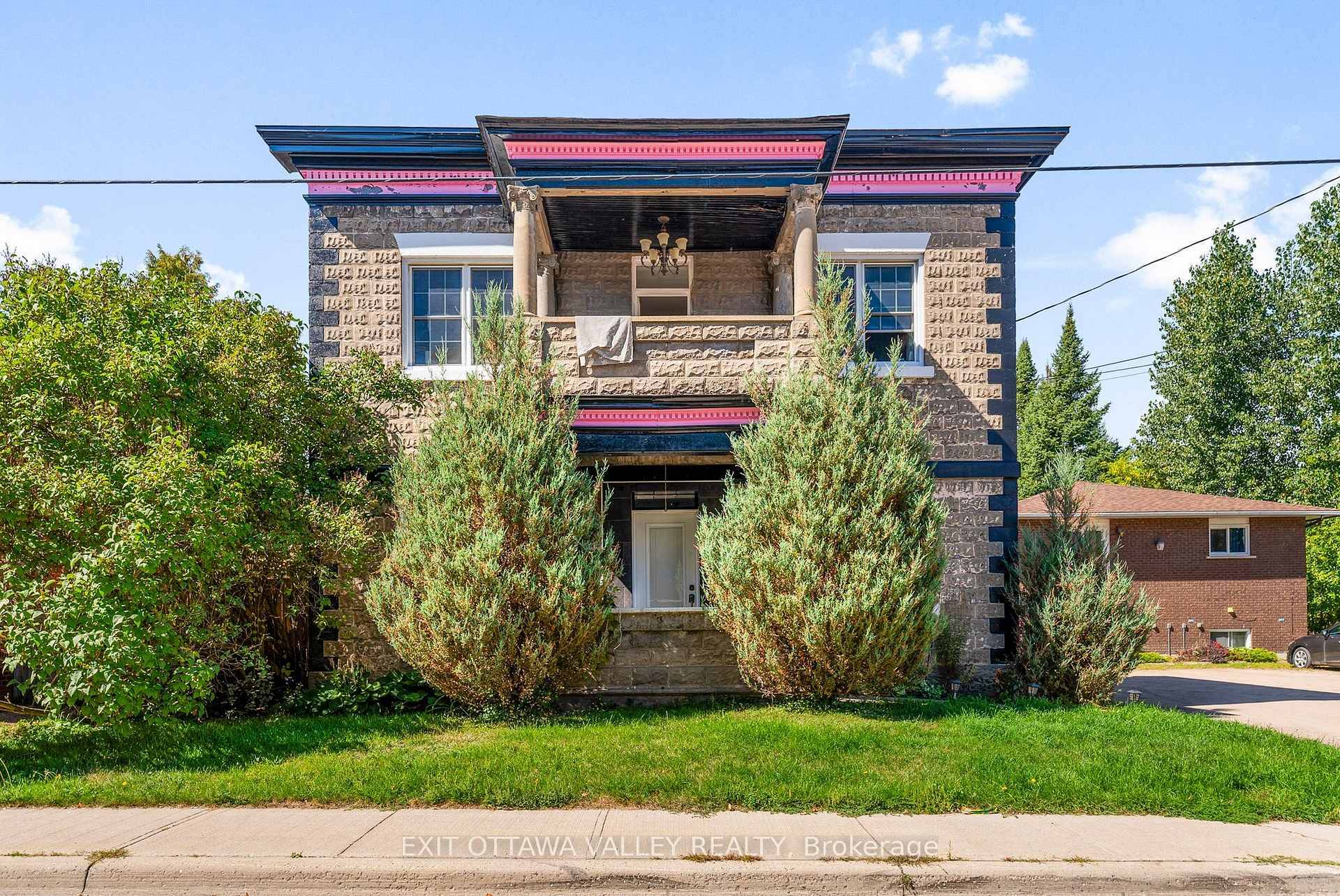 Welcome to 310 Murray St, a rare and desirable true side by side duplex, offering space, character, and exceptional functionality.