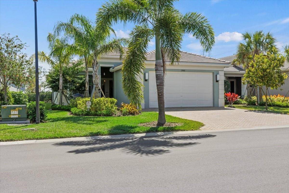 Incredible opportunity ! Take advantage of a recent price improvement on this stunning Lucia model in the 55 community of Valencia Grove at Riverland with over 60k in builder upgrades ...