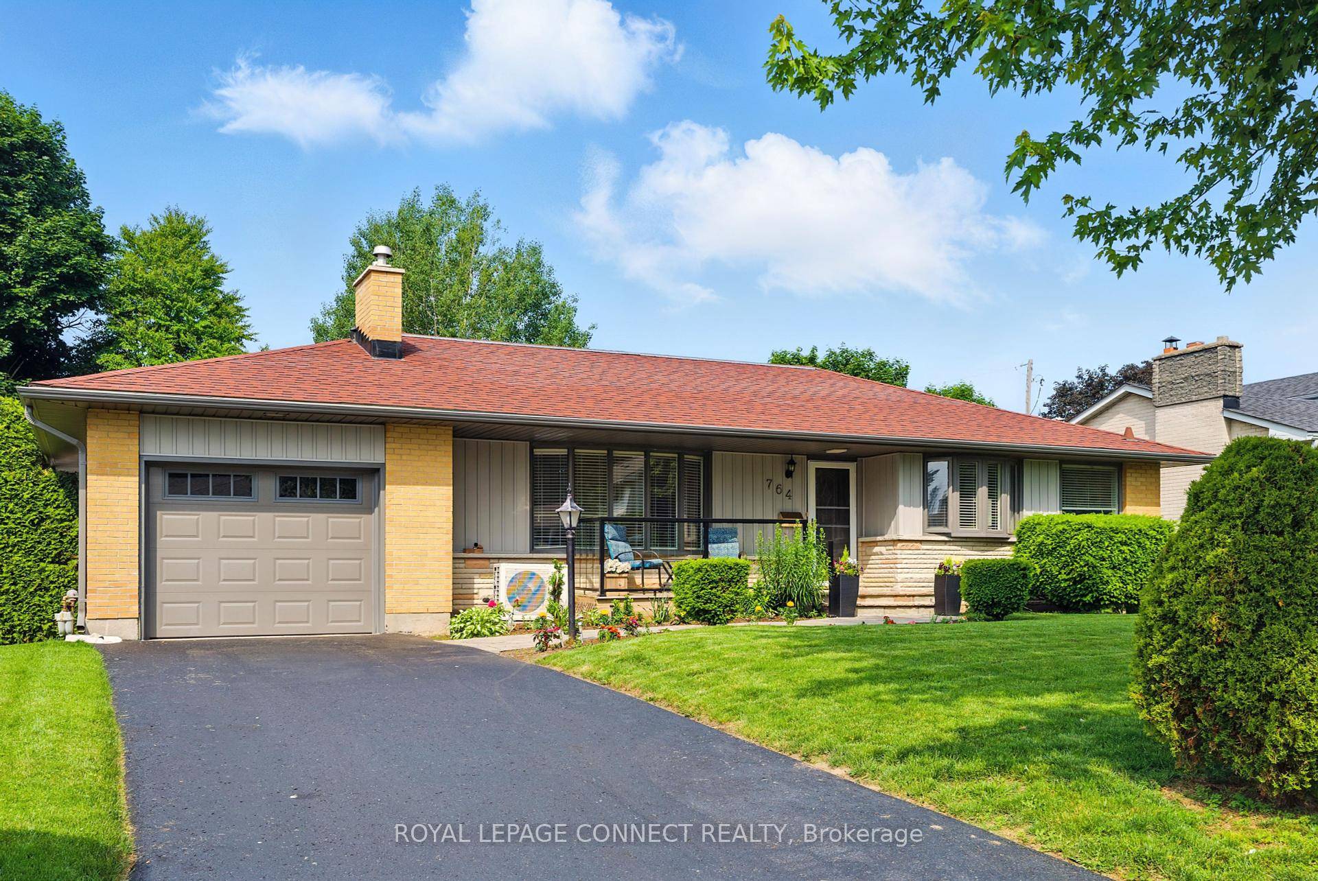 Welcome to this Bright and Well Maintained Bungalow in the Family Friendly Neighbourhood of The Glens !