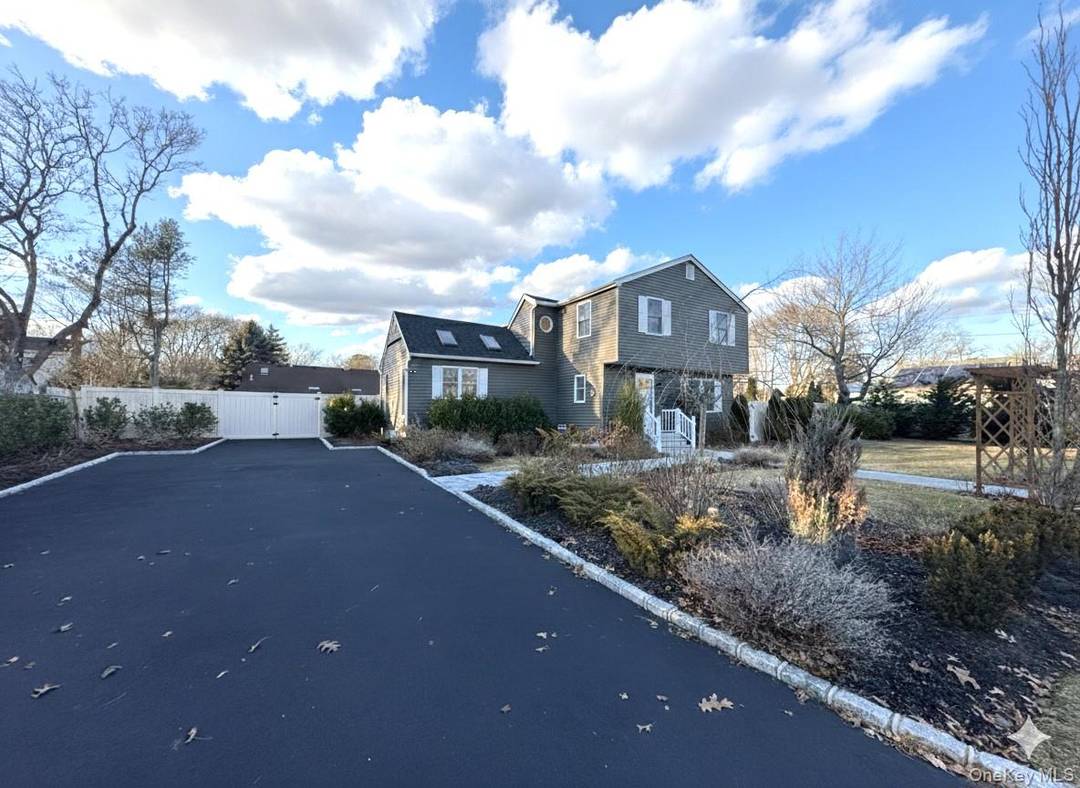 Freshly renovated and in mint condition, this charming Colonial rental offers tons of desirable features.