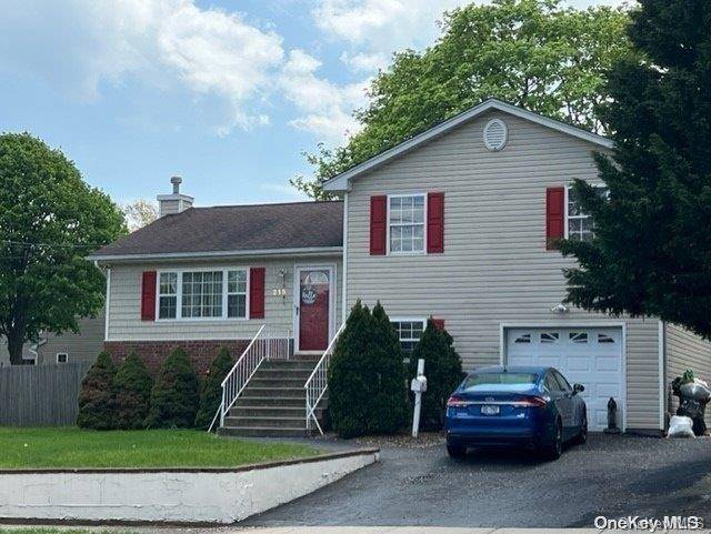 House Rental 5BR, 2Bath, 1Car Garage Excellent condition very specious split level home, built in 2000 with 5 bedrooms 2 bathrooms, den, living room dining room, loads of storage and ...