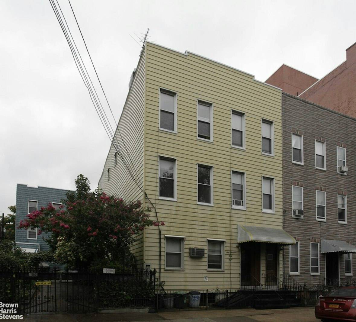A 5 Unit, 3 Story Townhome in Prime Williamsburg, just 1 block from the Graham Avenue L train.