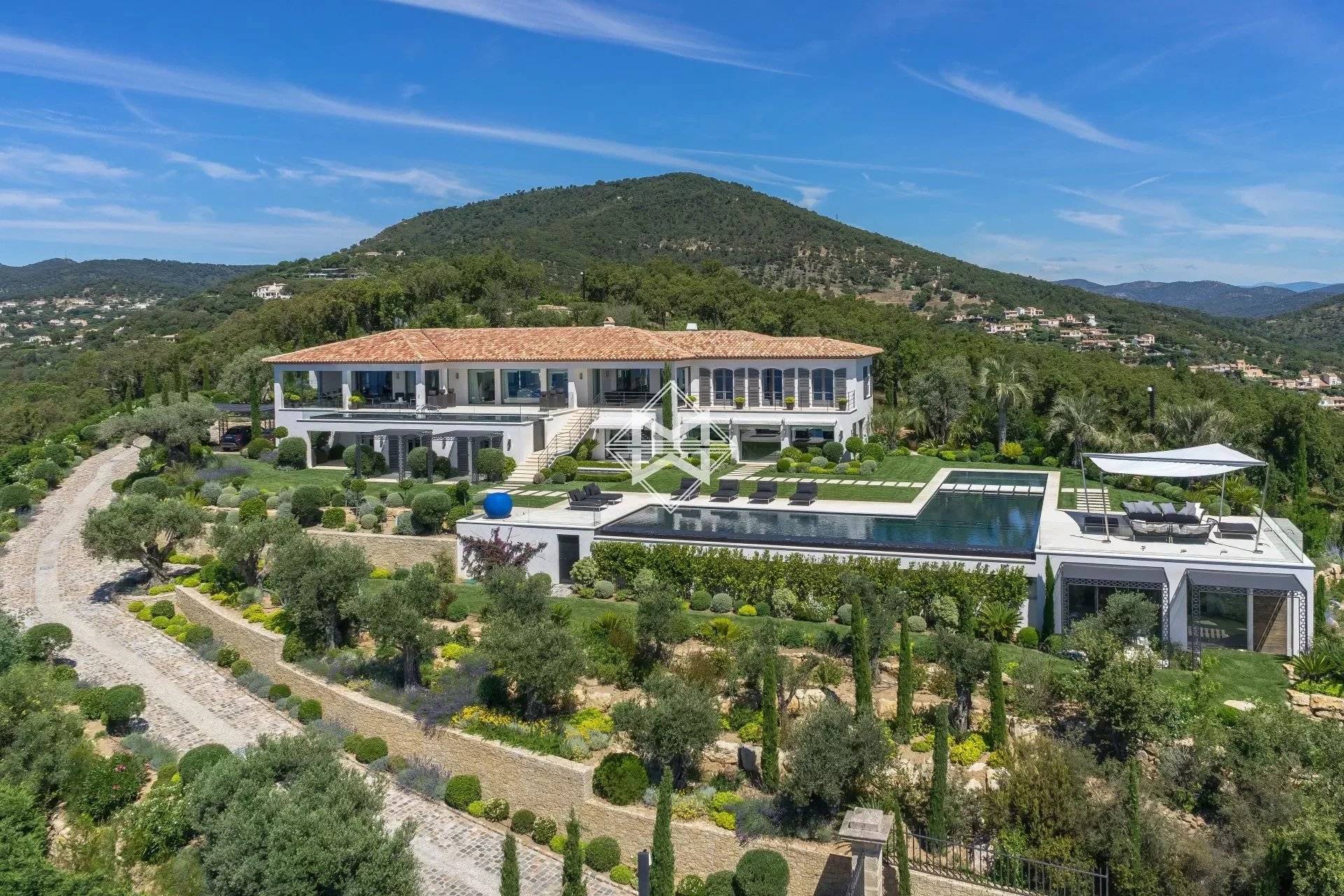 Unique in Grimaud, exceptional amenities – Breathtaking sea view