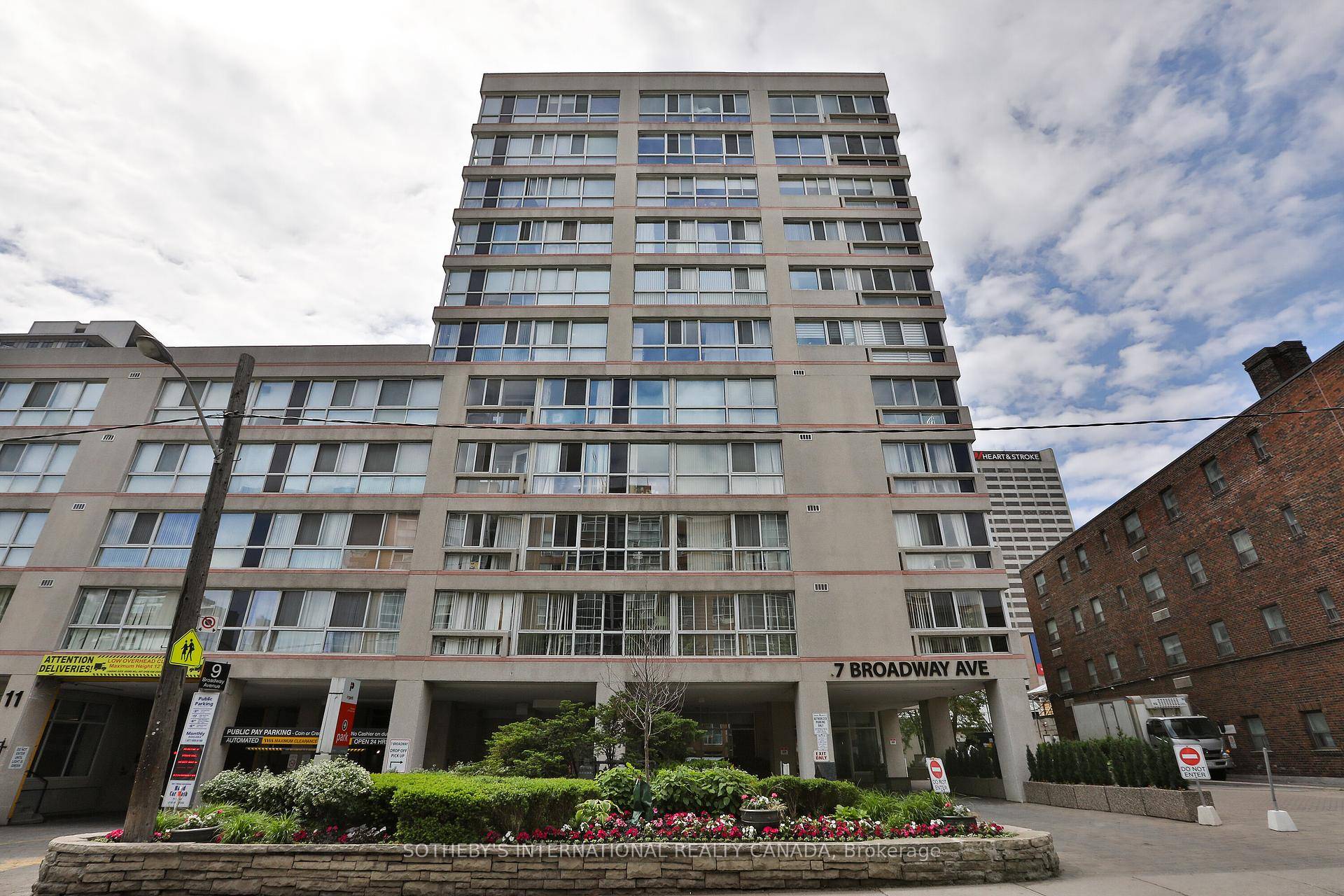 Rarely Available ! ! Gorgeous, Spacious, Over 1400 Sqft Of Bright Open Living Space, 2 Bedroom, 2 Bathroom, Sub Penthouse Condo At 7Broadway.