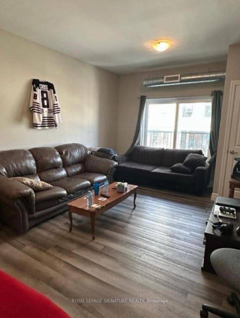 This is an exceptional 2 bedroom, 1 bathroom condo suite in The Frontenac Condos and is based on Kingstons foundation of History amp ; Innovation.