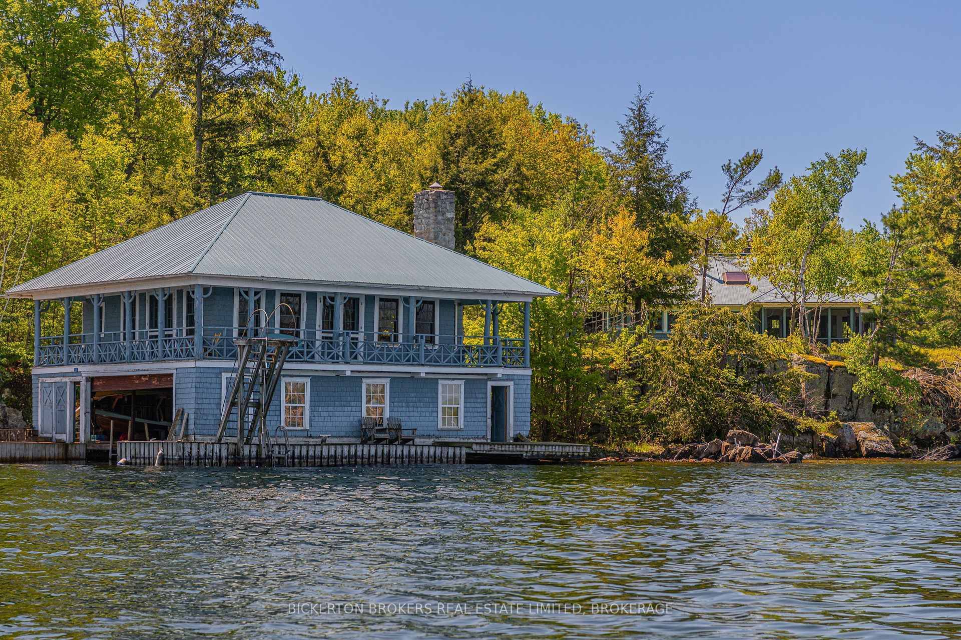 Welcome to your own Island paradise !
