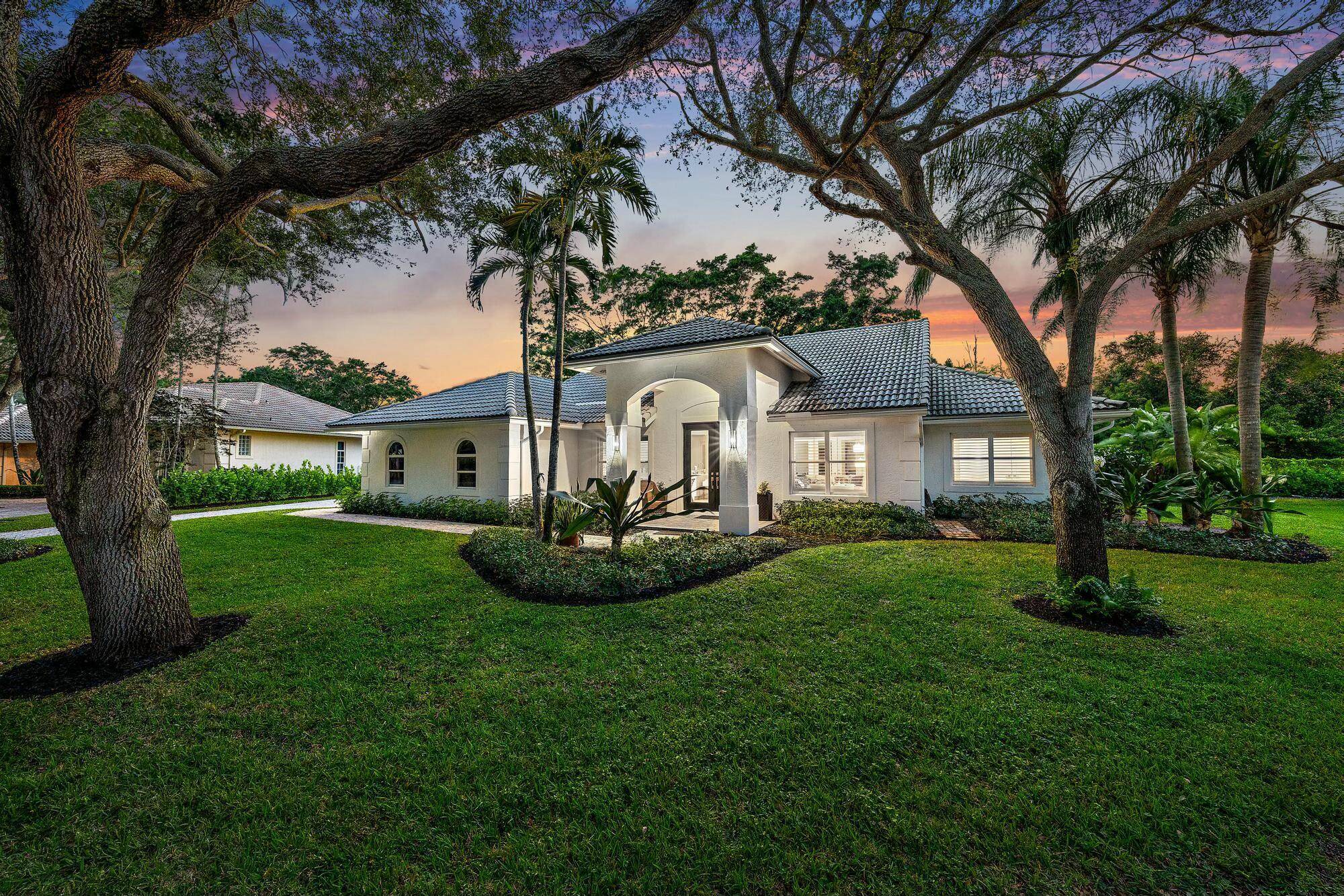 Nestled within the prestigious gated community of Heritage Oaks, renowned for its oak tree lined streets and serene ambiance, this beautifully renovated 3 bedroom, 2 bathroom home is a true ...