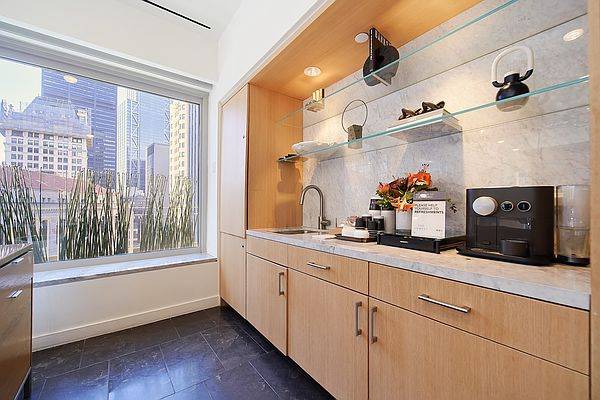 Welcome to The Howell, a brand new, luxury residential community in downtown ManhattanApartment Details Oversized loft style windowsOak flooringIndividual thermoset temperature controlStainless Steel countertopsSchott Ceran electric cooktopBlomberg refrig