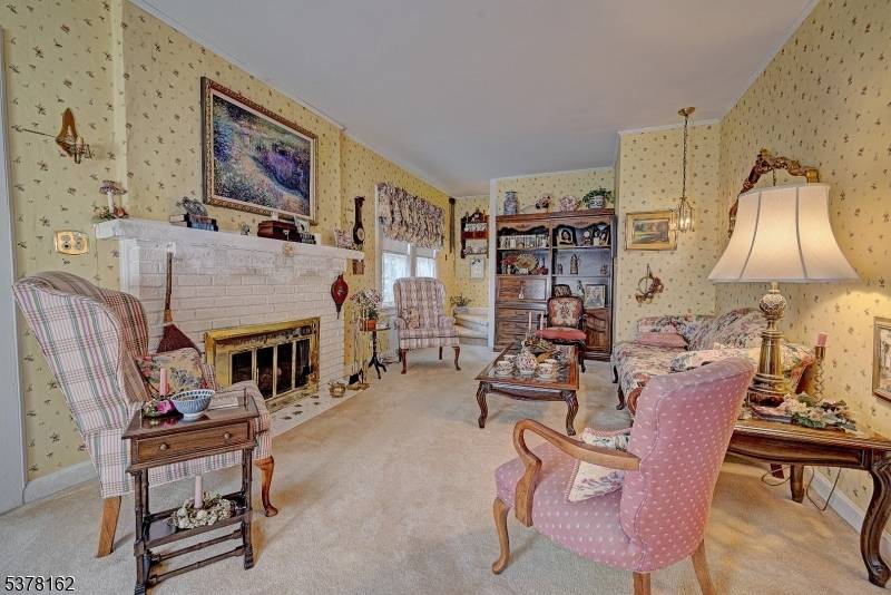 LOCATION AND OLD WORLD CHARM THIS HOME BOASTS A HUGE BACKYARD WITH LONG DRIVEWAY FOR ENTERTAING GUESTS, 3 BEDROOMS AND 2 FULL BATHS, NEW HOT WATER HEATER AND SUMP PUMP, ...