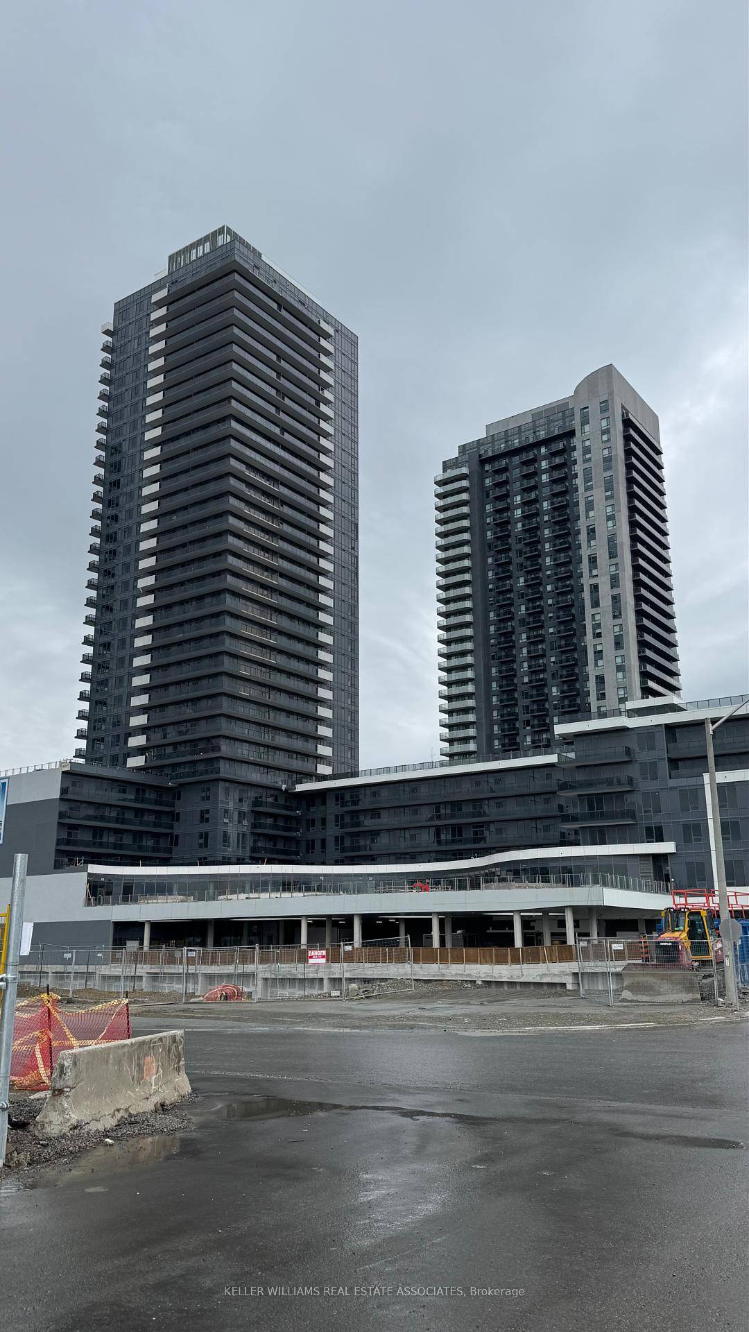 Never miss this Brand new never live in condo !