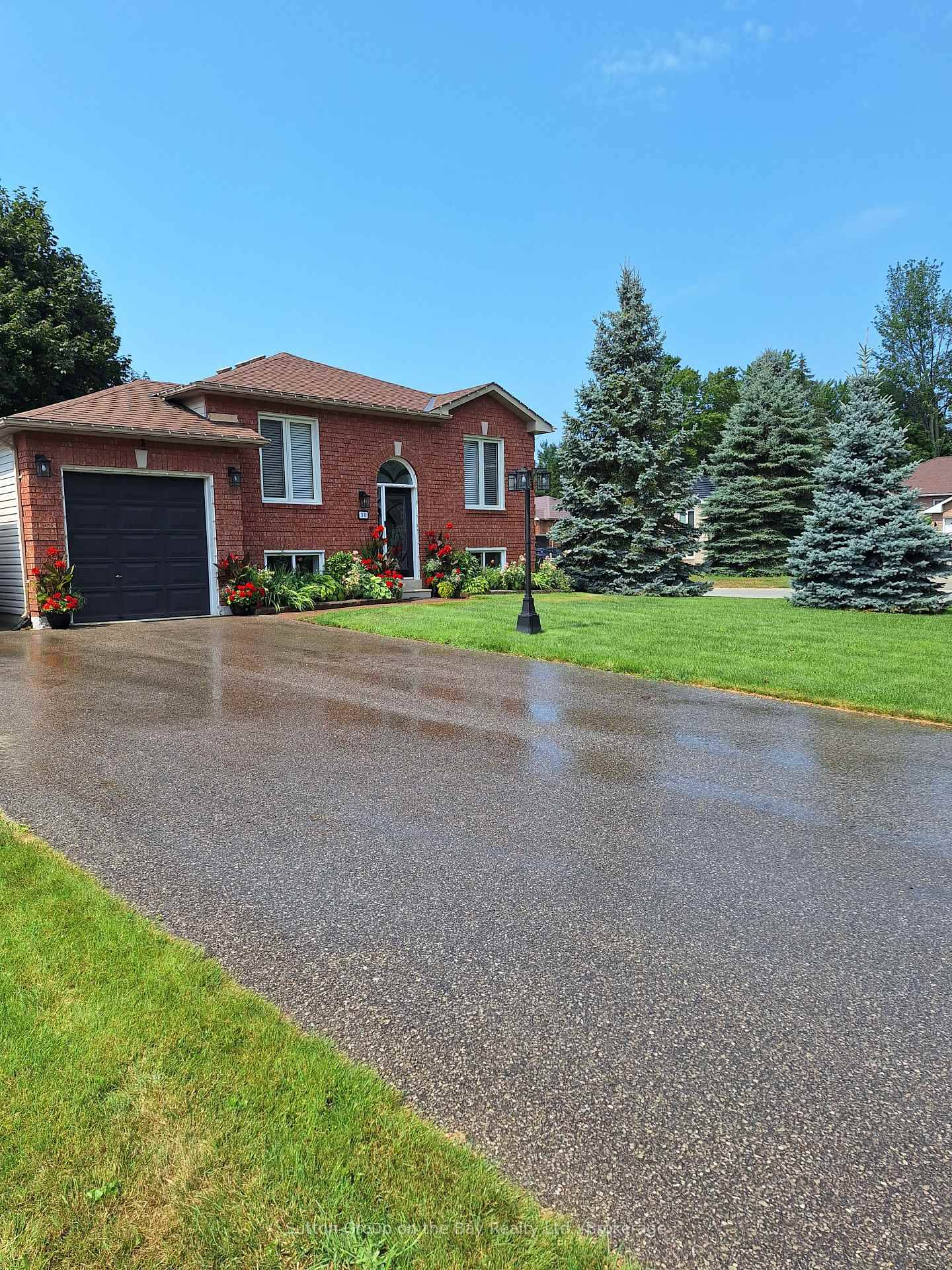 Welcome to 30 Acorn Crescent in desirable area known as Silver Birch Subdivision.