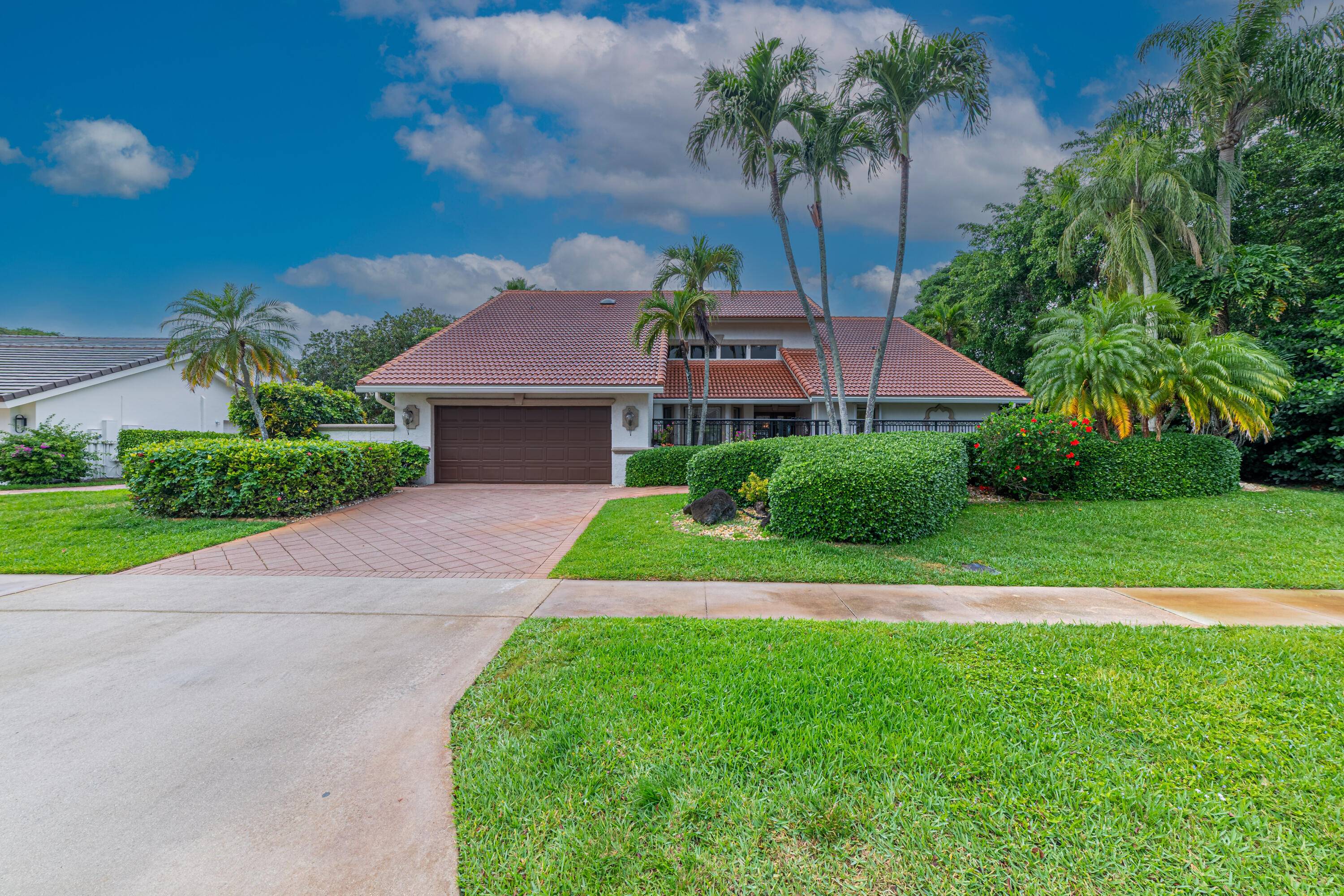 GORGEOUS HOME SITED CLOSE TO THE CLUB, OVERLOOKING A LAKE AND A GOLF COURSE IN THE BEAUTIFUL BOCA WOODS COUNTRY CLUB !