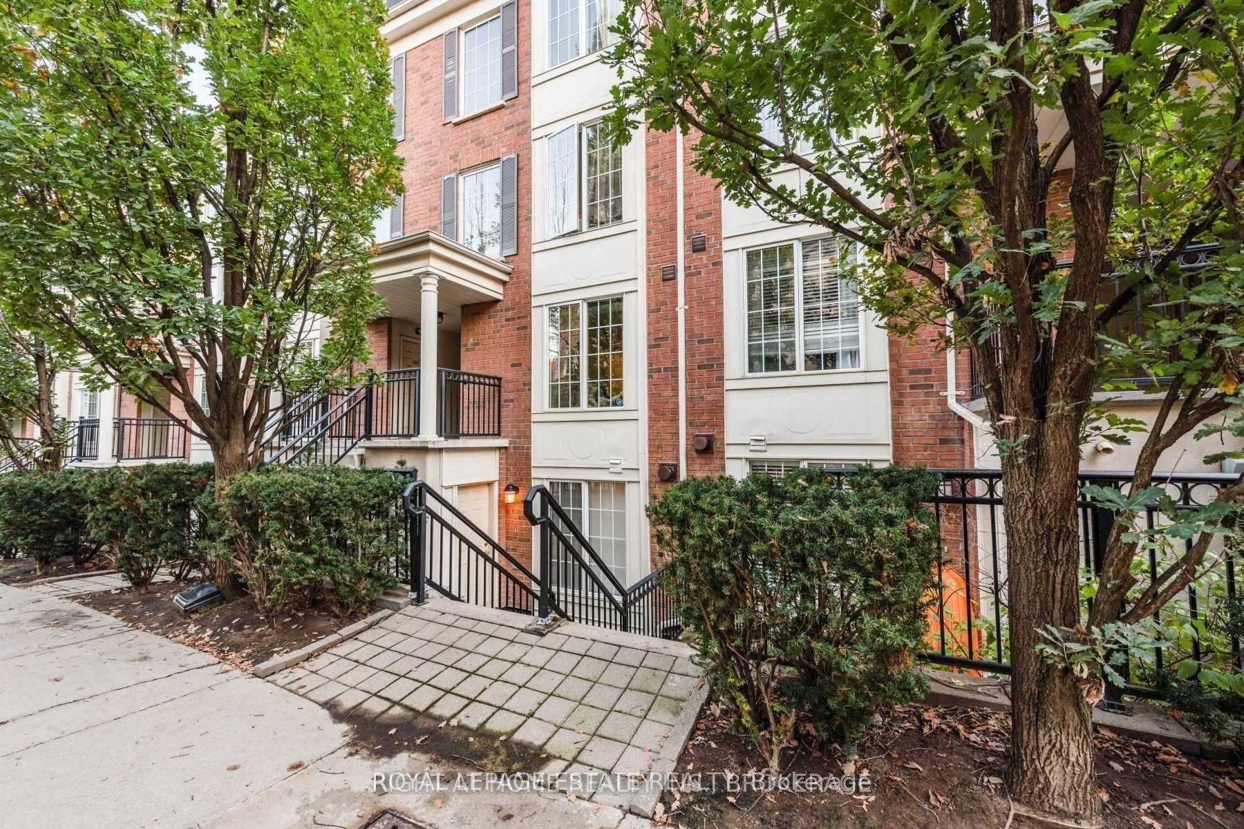 Utilities Included ! 800 Sq Ft Condo Townhouse Located In The Heart Of North York With Subway At Your Doorstep !