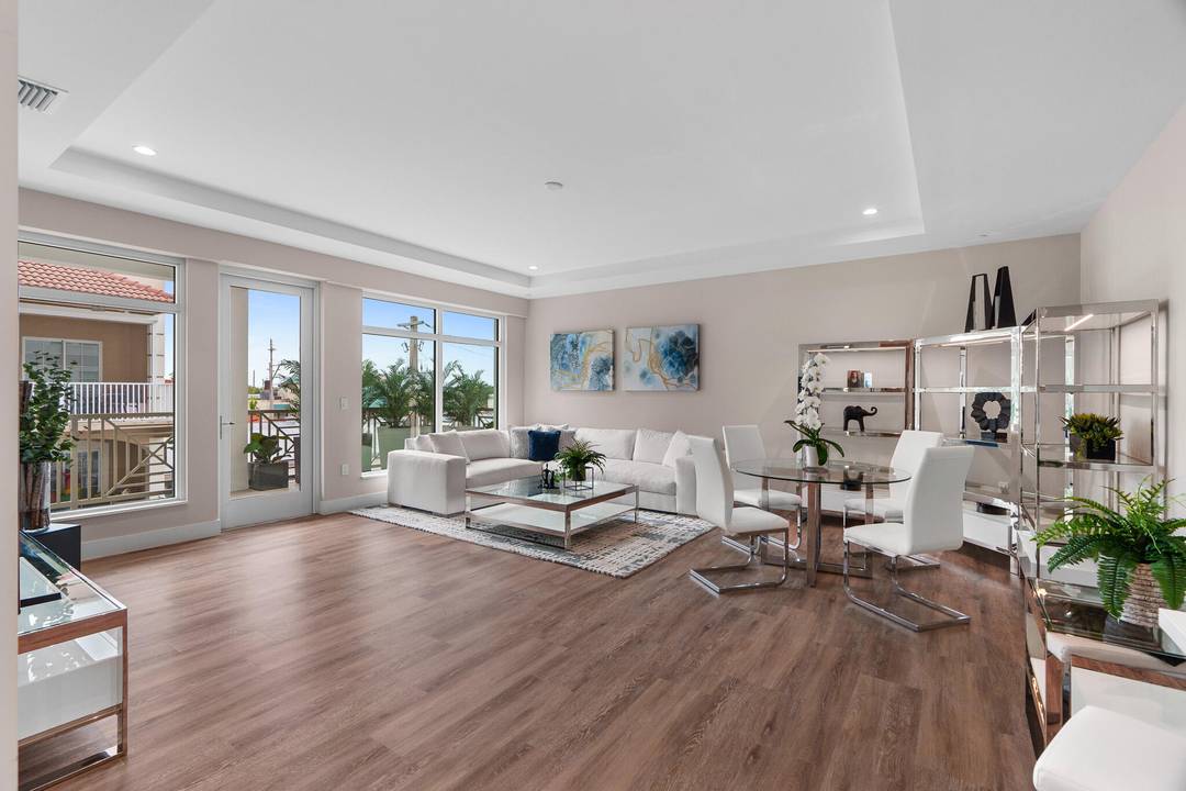 Experience luxury living in this elegantly furnished, newly built 2023 condo at Sailfish Cove, ideally located in vibrant Downtown Stuart.