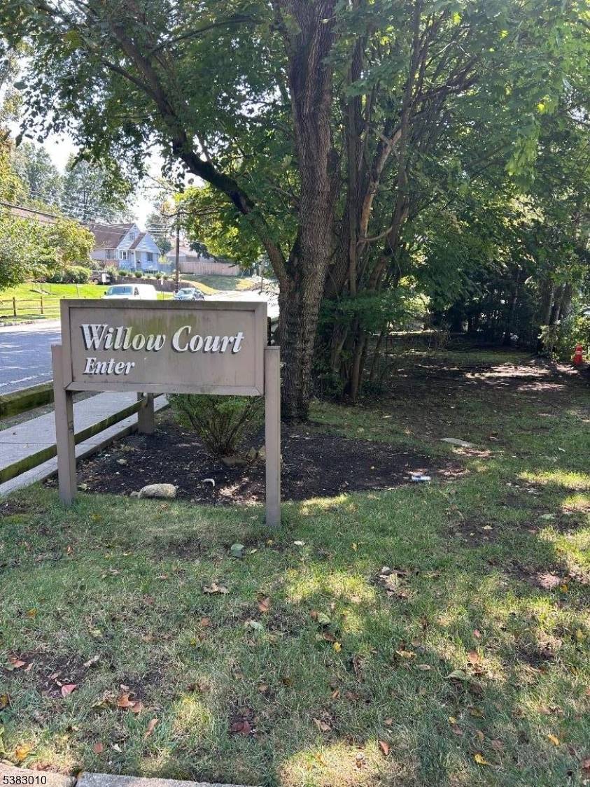 Welcome to 170 Knickerbocker in the Willow Court complex.