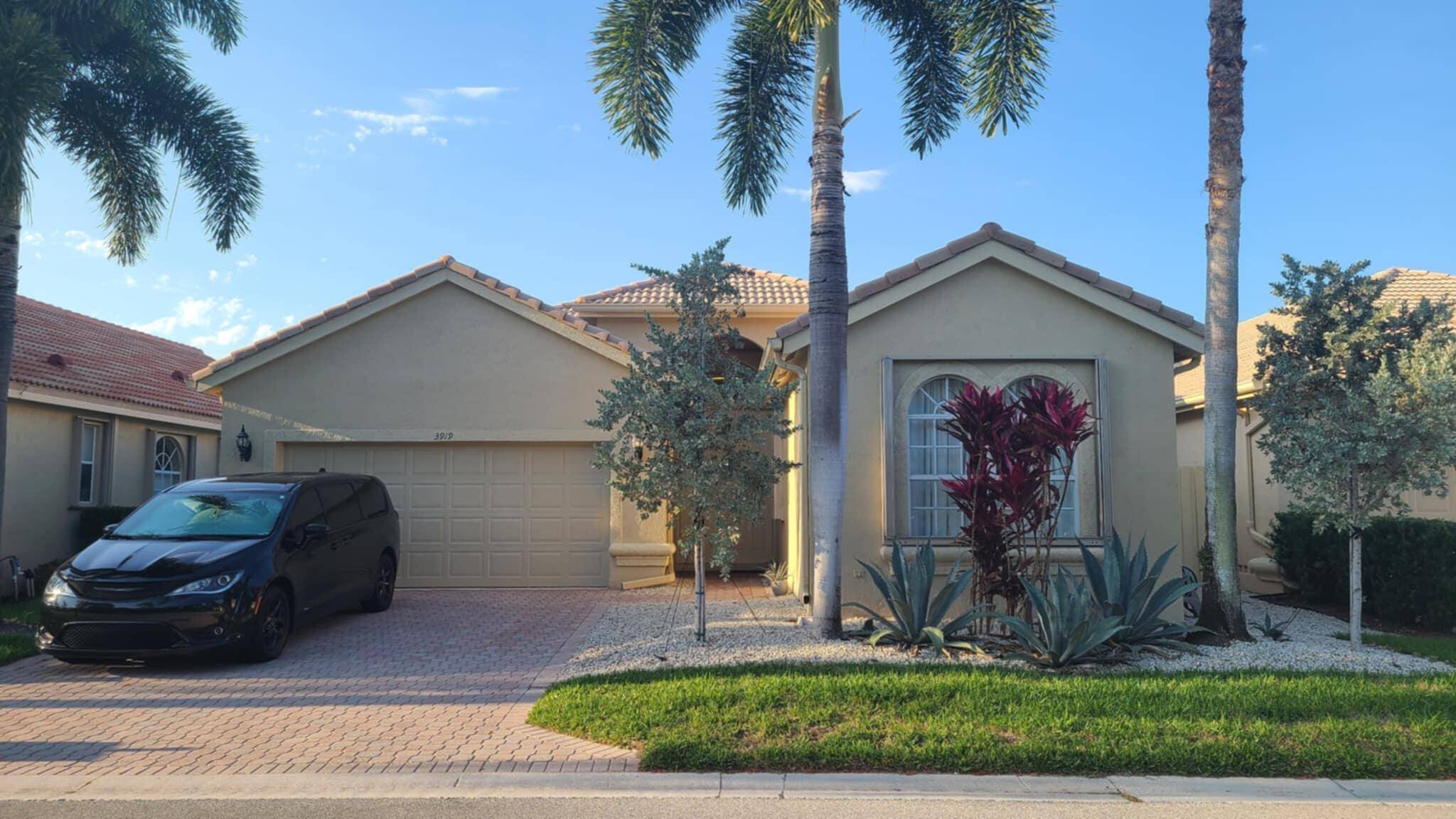 Lakeview 3BR 4BH 2, 217sf Under Air Largest Model Low HOA 326 mo Priced to Sell !