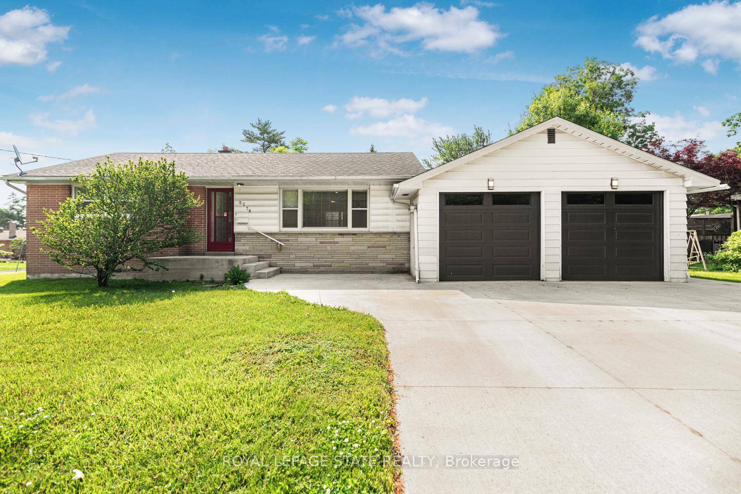 Welcome to this well maintained bungalow located in a peaceful, family friendly neighbourhood close to all amenities and major highways.