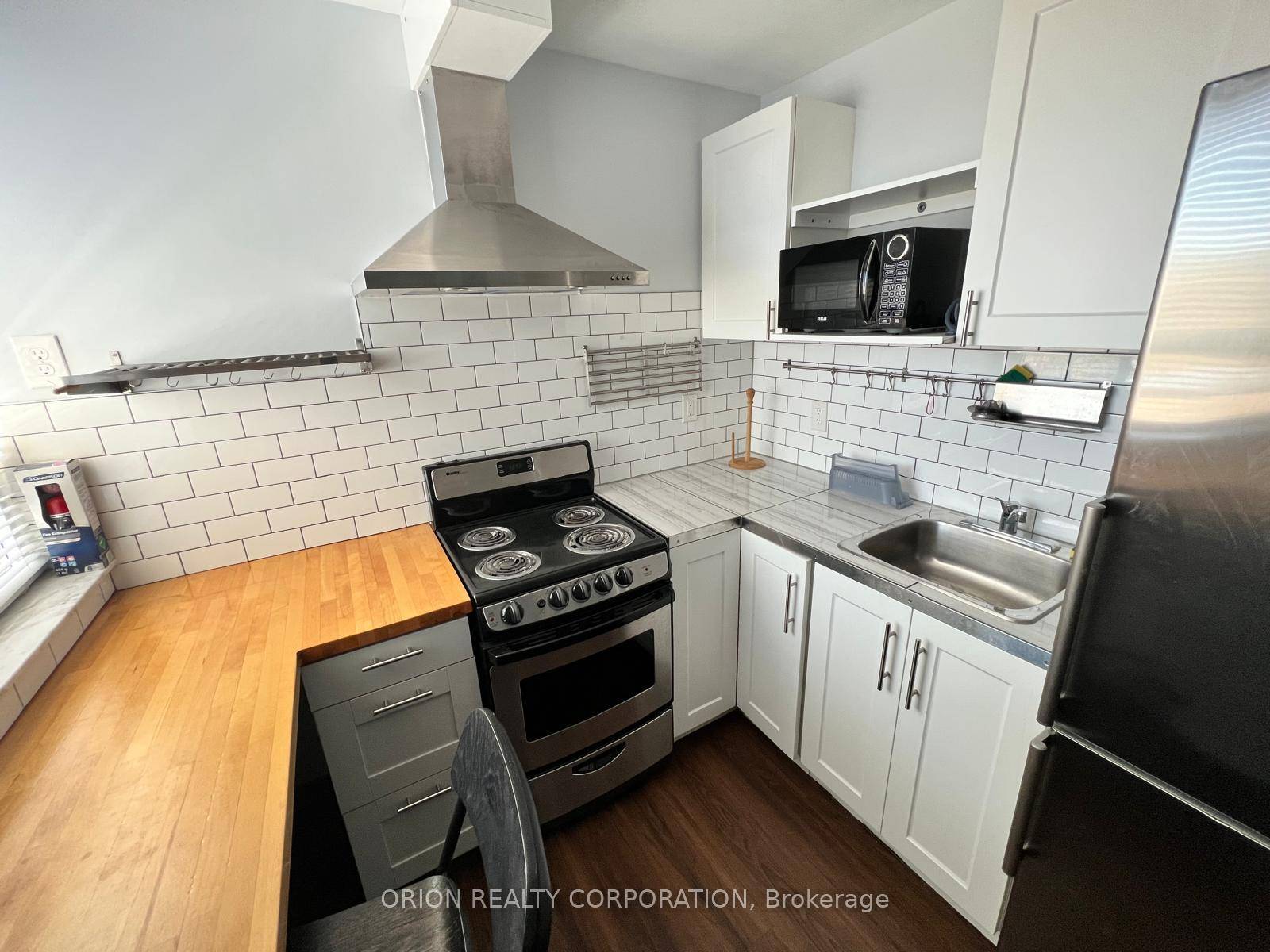 Cozy 1 Bedroom Apartment with Walkout to Shared Patio and Brand New Appliances Located in the friendly Alderwood neighborhood, this charming apartment is just minutes from the beautiful Etobicoke Valley ...