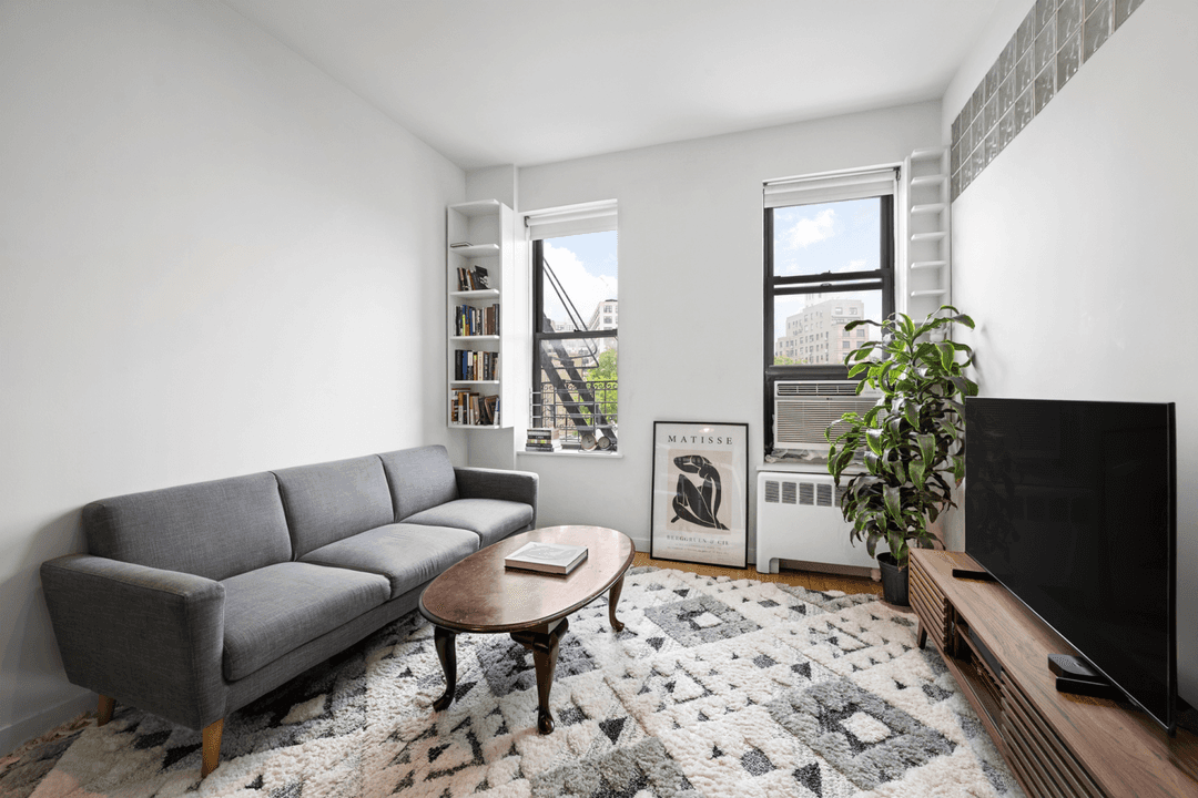 Stylish One Bedroom Retreat in the Heart of SoHo Live at the crossroads of culture and convenience in this inviting one bedroom, one bathroom home nestled in the iconic SoHo ...