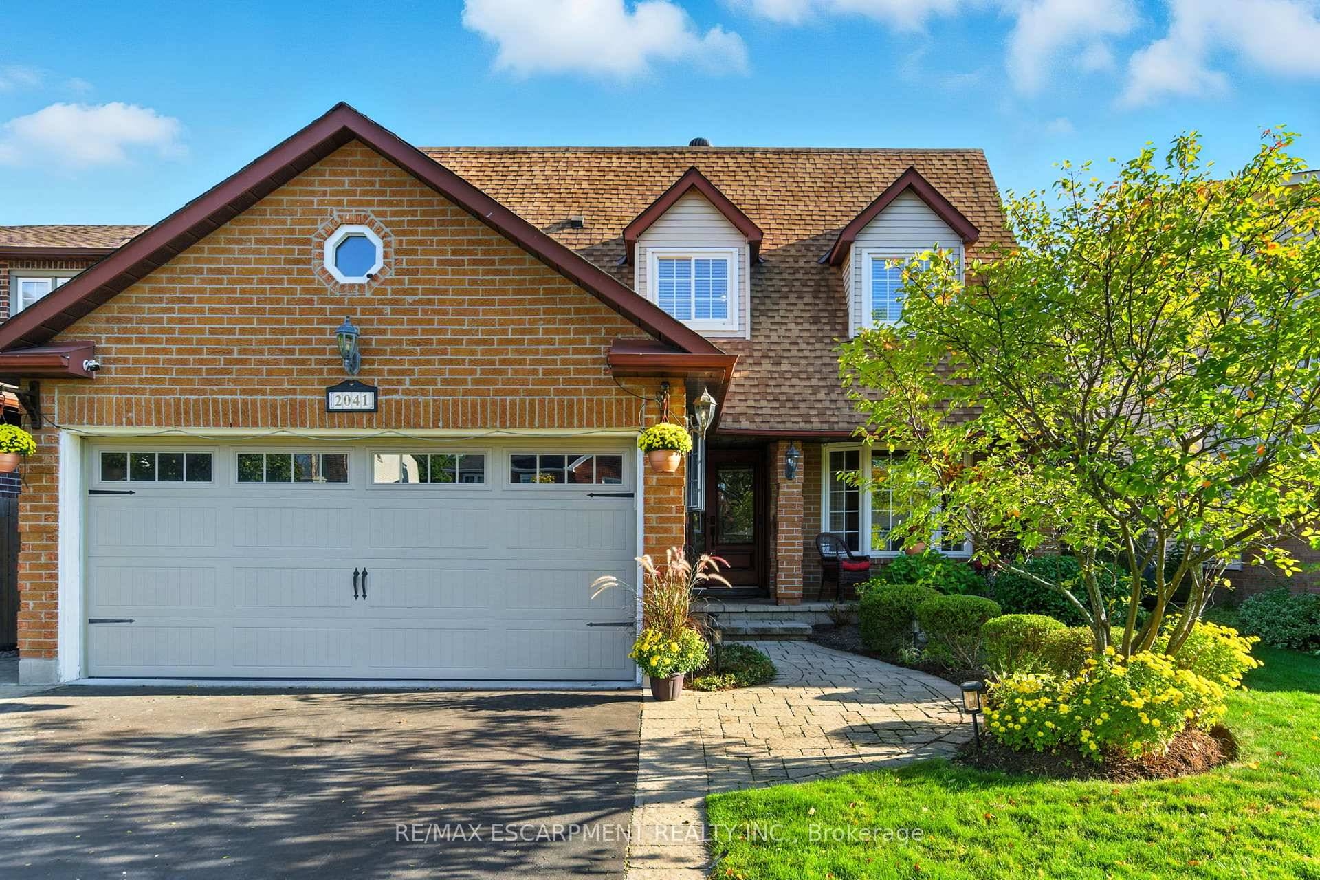Beautifully appointed home with a perfect blend of traditional and contemporary elements situated in a highly desired neighbourhood of Headon Forest.