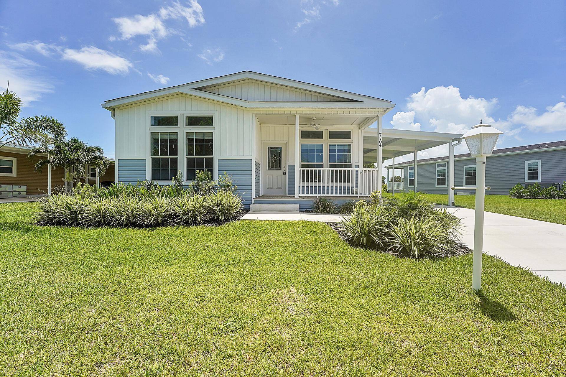 A newer designed 2023 Homes of Merit with 10' ceilings, 2 beds 1 den, white kitchen cabinets and glass fronted cabinets, pot filler, large island give you modern conveniences to ...