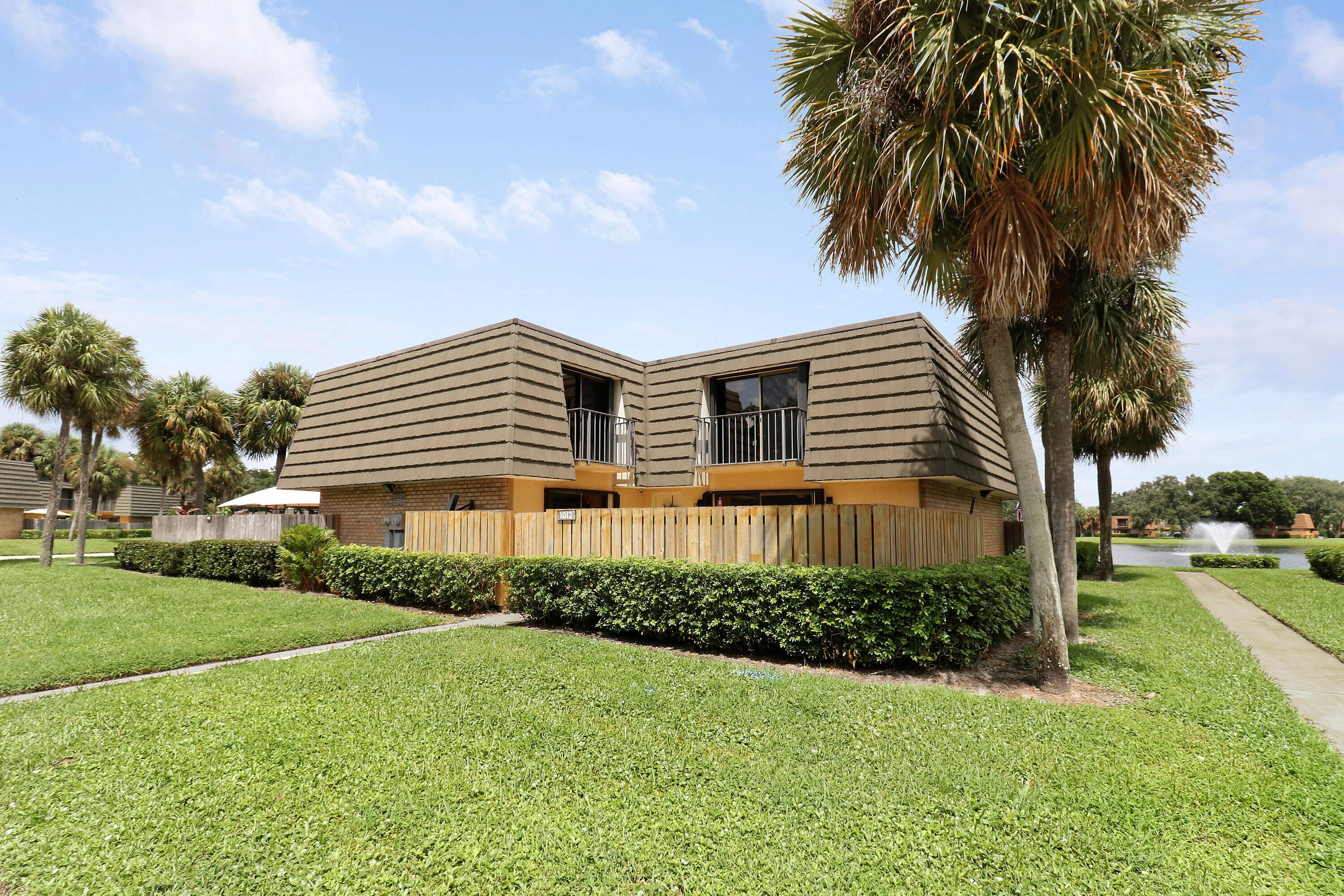 This beautifully 2 bedroom, 2.