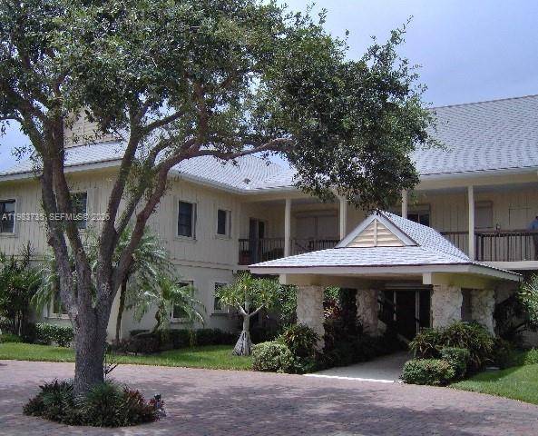 Extremely desirable and Hard to find 2Br 2Ba in an Intimate 6 unit condo building offering the finest breathtaking view of the Jupiter Inlet and Jupiter Lighthouse in town !