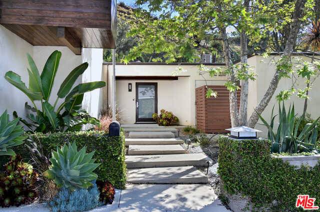 1262 N Norman Pl Brentwood LA