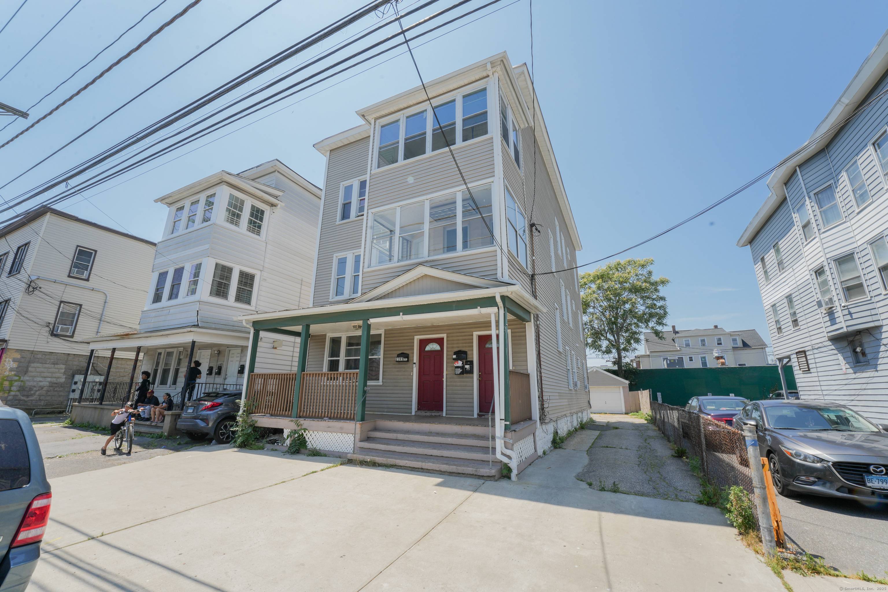 Legal 3 family in the heart of Bridgeport !