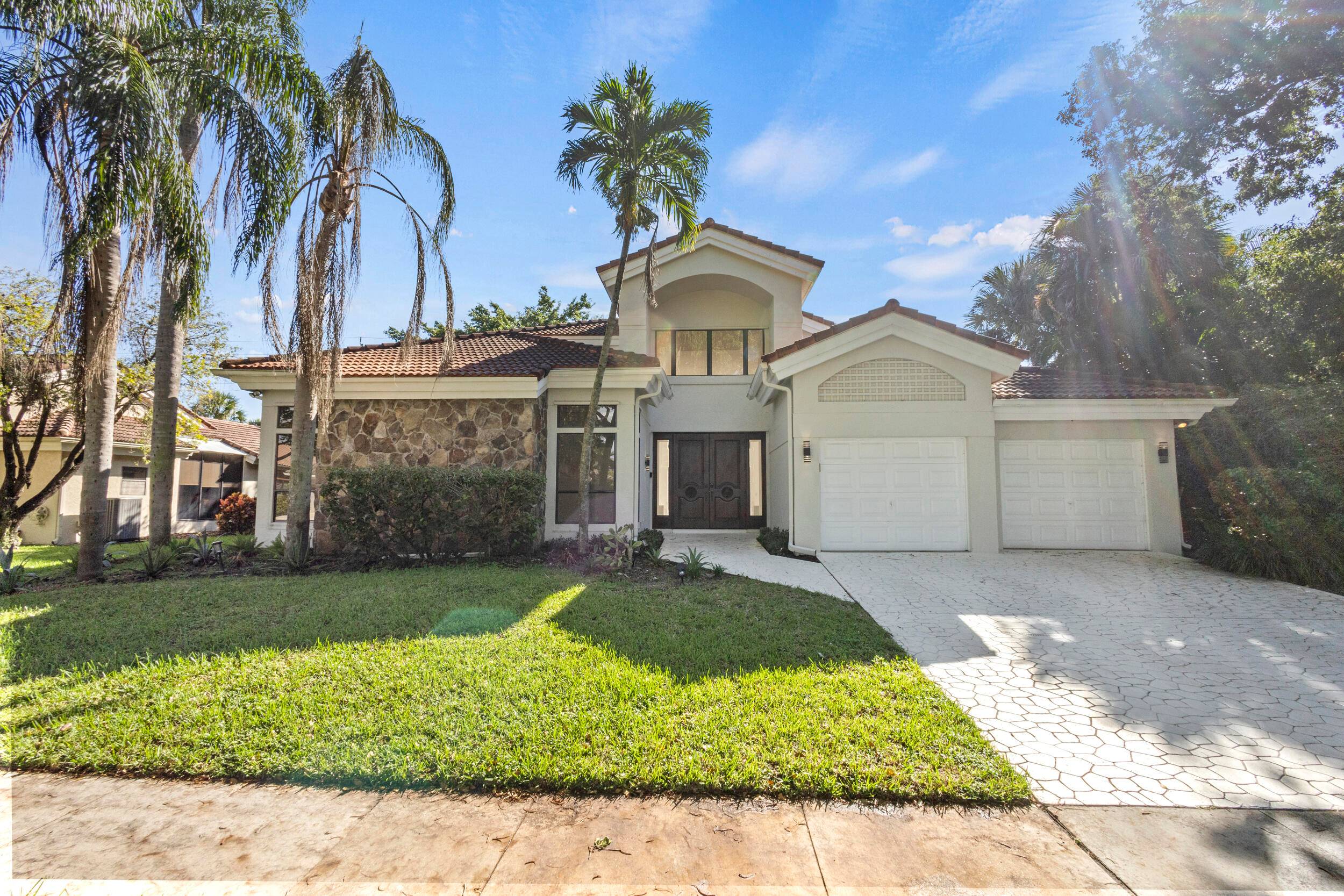 Welcome to Colonnade living in the heart of Boca Raton.