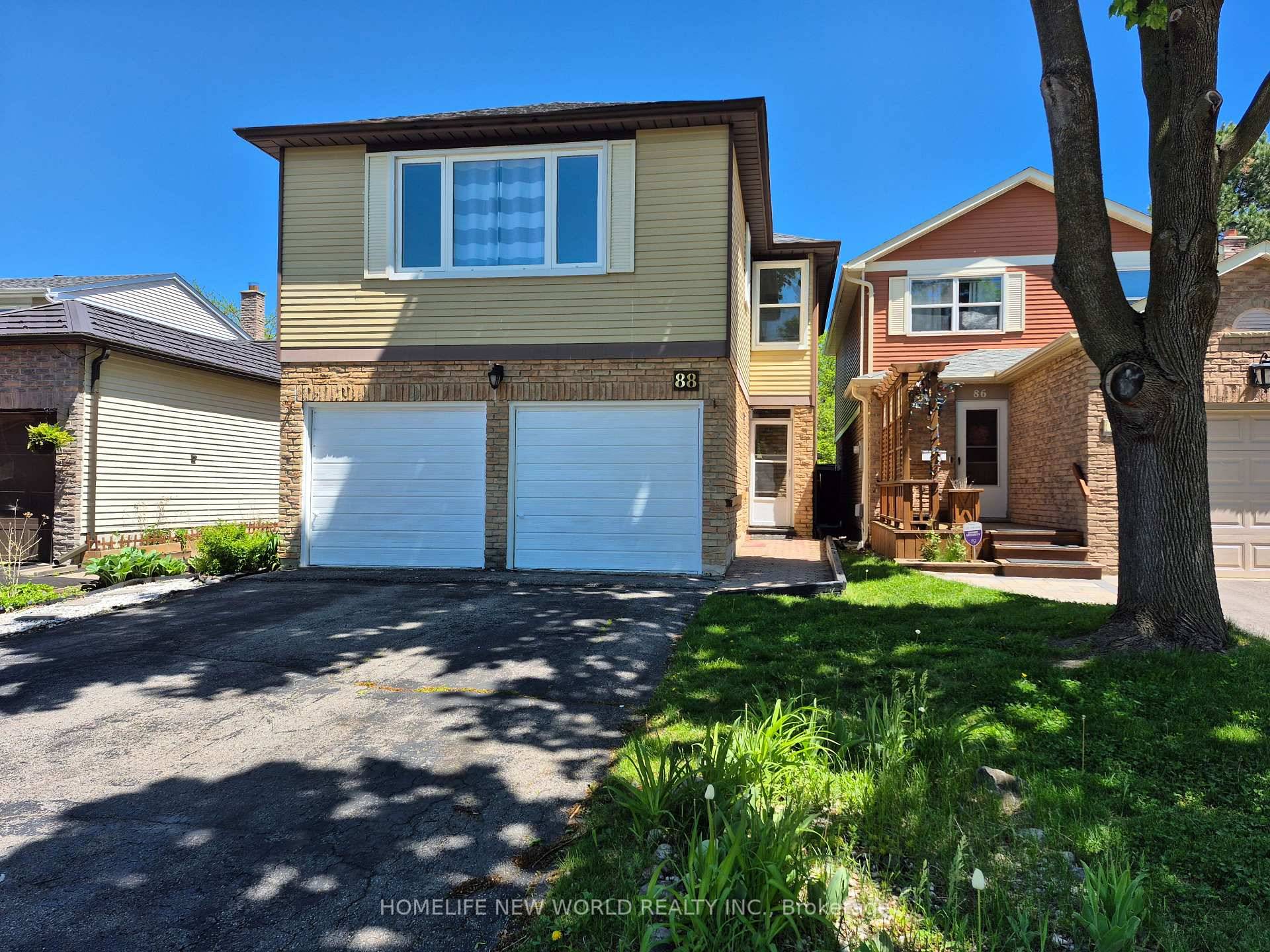 LUCKY NUMBER 88 ! GREAT LOCATION IN THE CENTER OF MARKHAM.