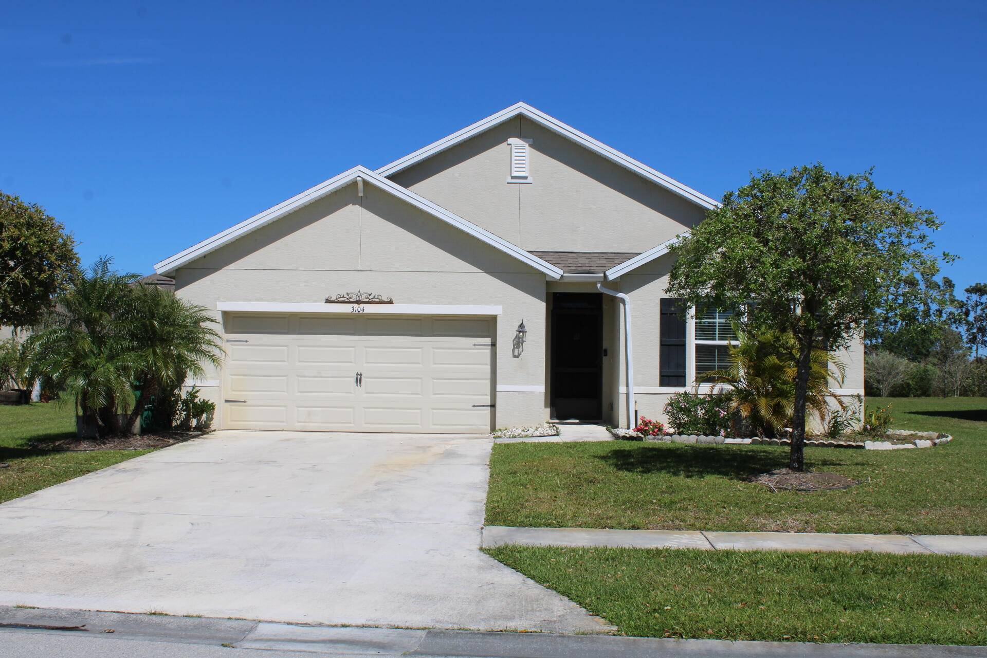Check out this beautiful 4 2 in the quite Creekside community, This home has upgraded finishes in the Kitchen and a beautiful backyard with open green space !