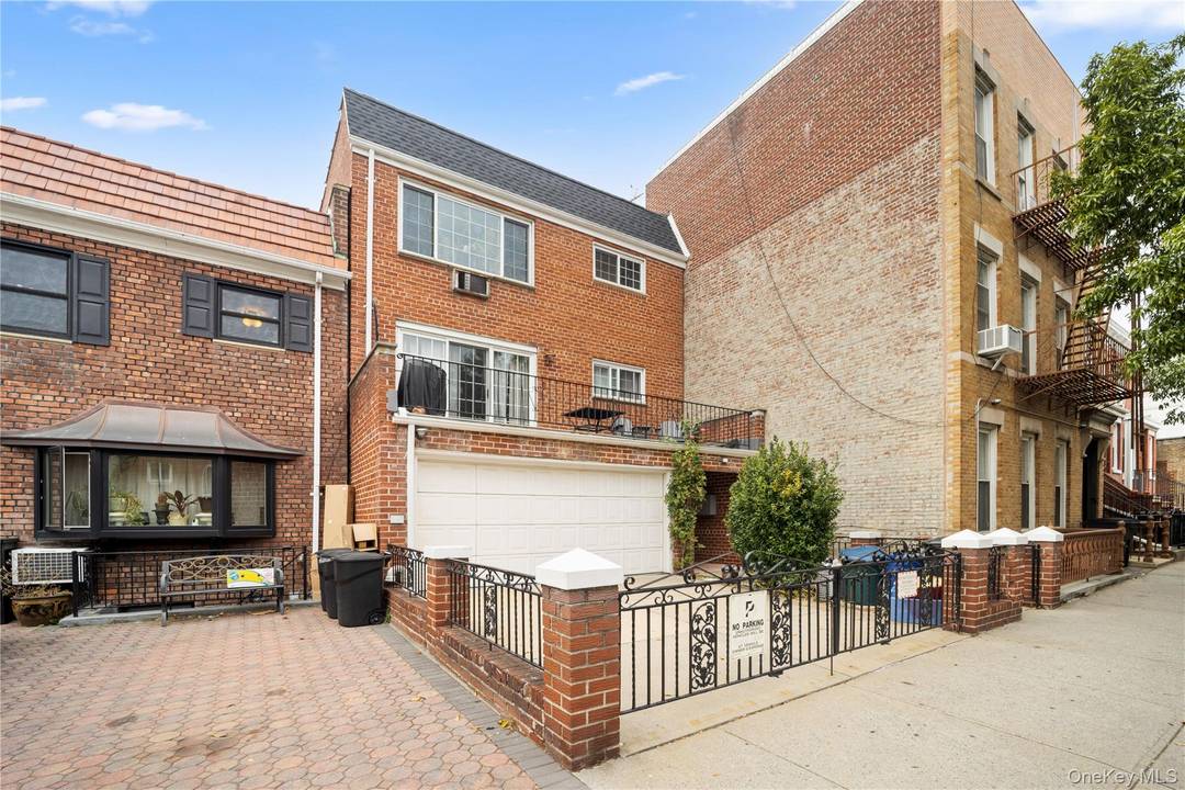 Available for the first time in nearly 60 years, this detached turn key home in the heart of Astoria is ideal as both an income generating investment property or for ...