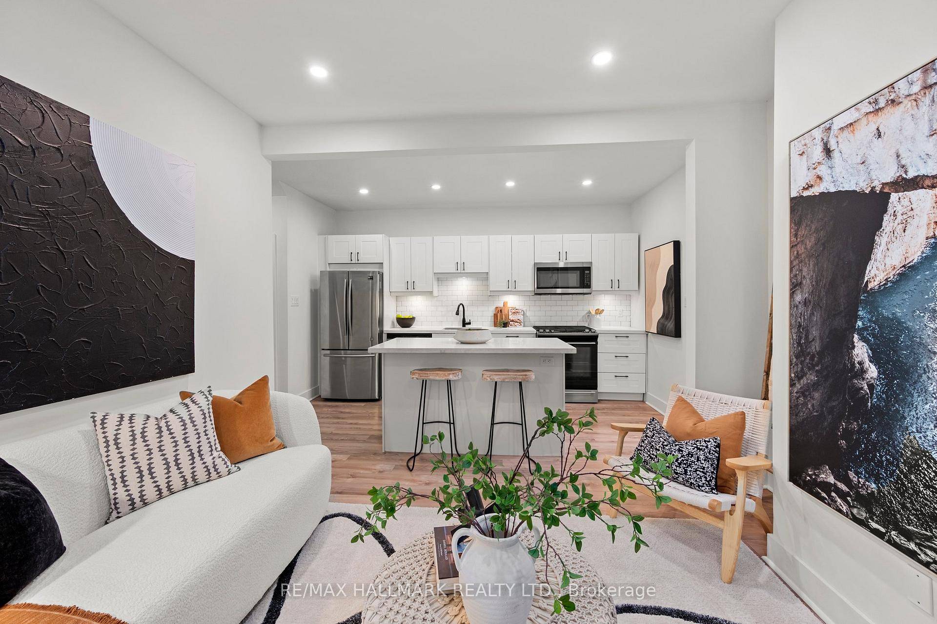 Check out this updated 2 bedroom, 1 bathroom apartment in a prime Beaches location !