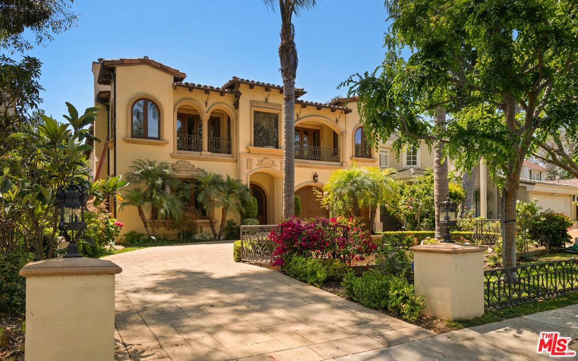 265 N Kenter Ave 6BR Brentwood La
