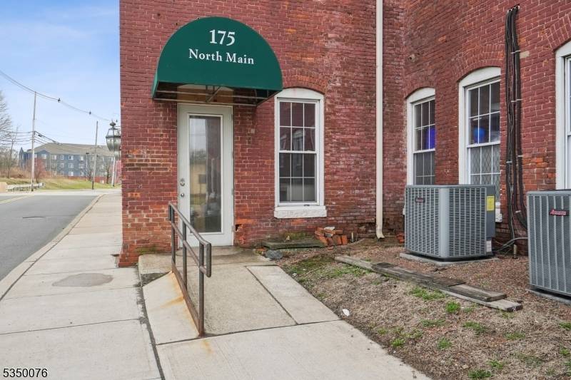 Great Investment Opportunity to own a 20, 000 square foot all Brick Building on 1.